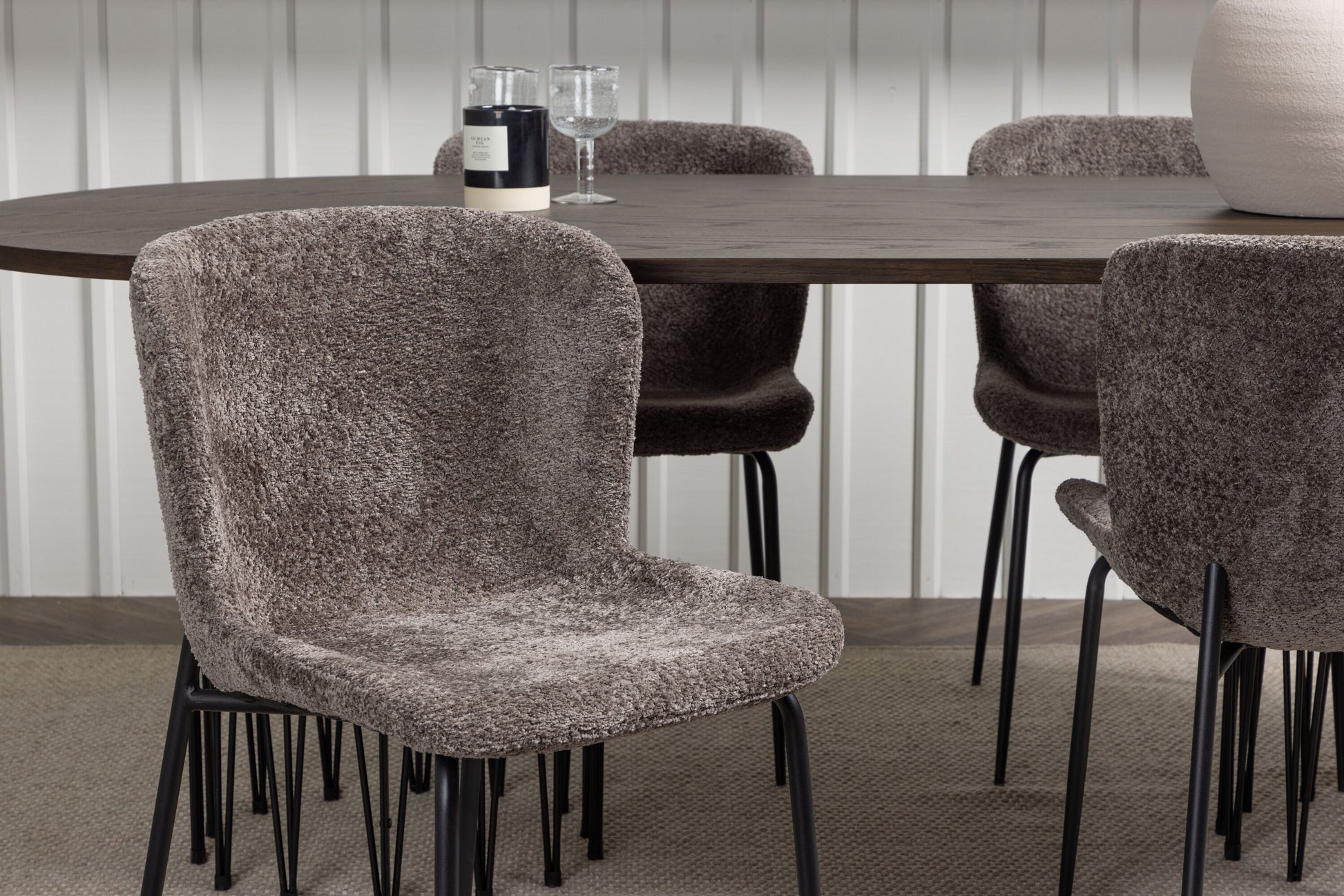 Stone Matbord med Modesto Stolarna Matgrupp