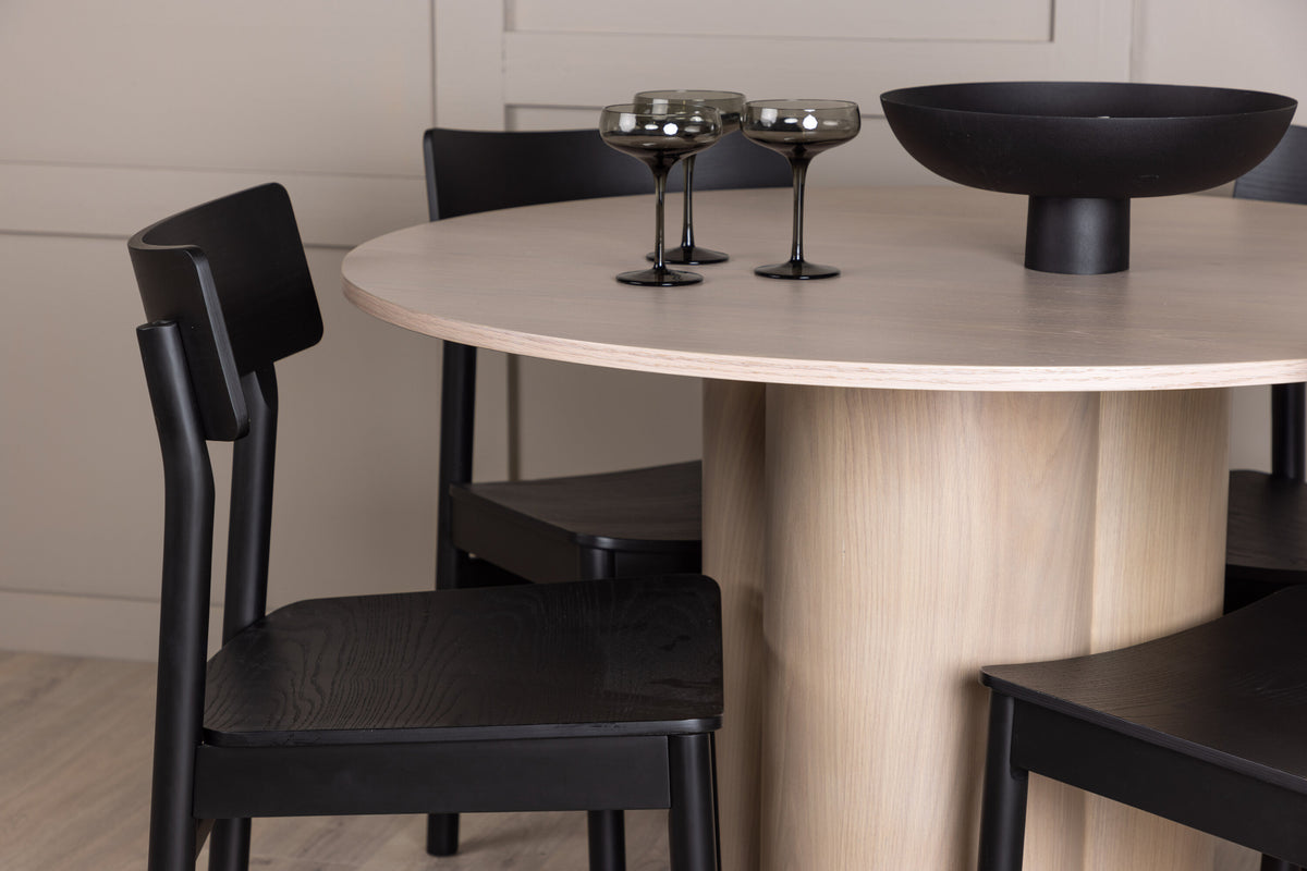 Olivia Matbord med Montros Stolarna – Bord: ⌀110 Stol: 48x82x45,5