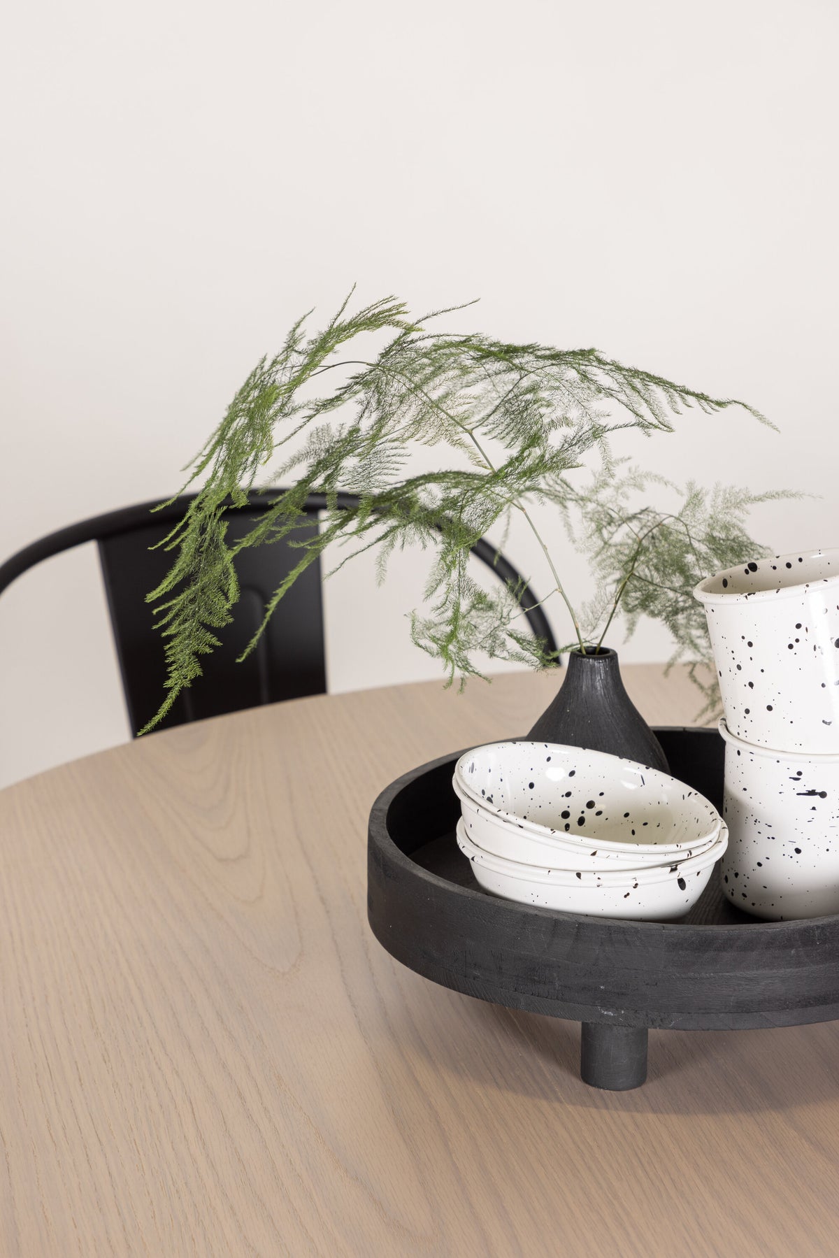 Olivia Matbord med Tempe Stolarna – Bord: ⌀110 Stol: 53x85x45
