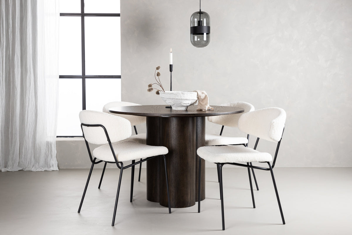 Olivia Matbord med Chico Stolarna – Bord: ⌀110 Stol: 57x79x50
