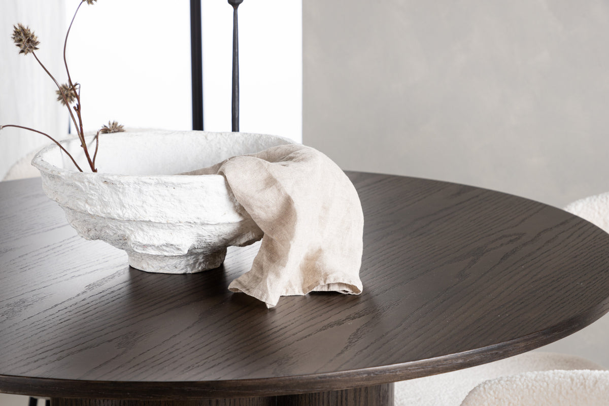 Olivia Matbord med Chico Stolarna – Bord: ⌀110 Stol: 57x79x50