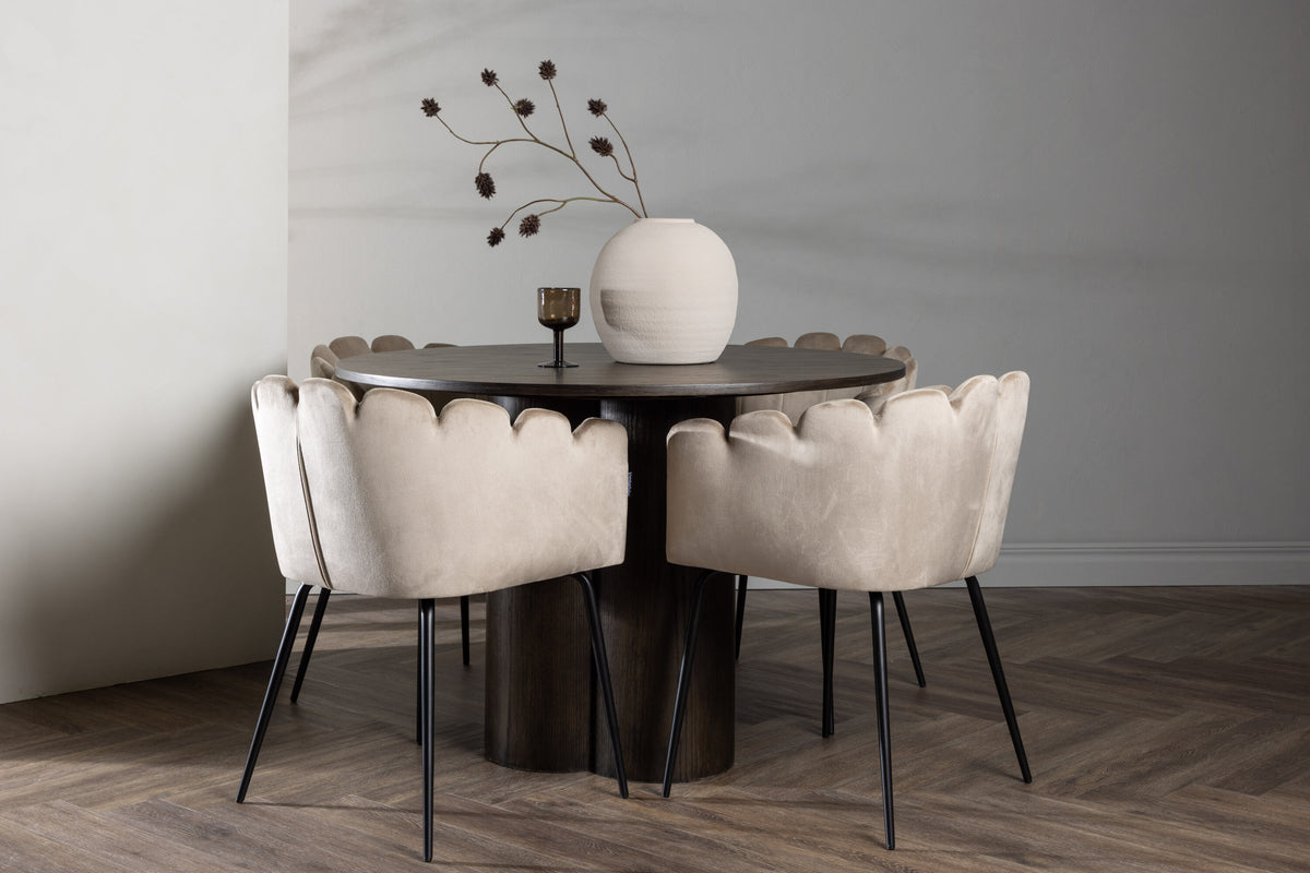 Olivia Matbord med Limhamn Stolarna – Bord: ⌀110 Stol: 51x76,5x46