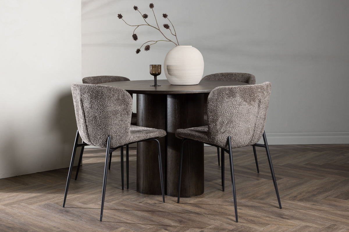 Olivia Matbord med Modesto Stolarna – Bord: ⌀110 Stol: 54x79,5x48