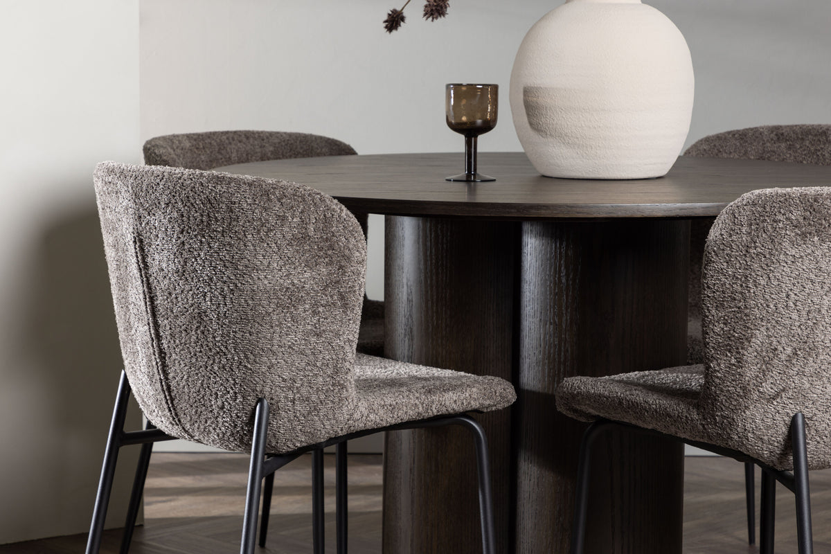 Olivia Matbord med Modesto Stolarna – Bord: ⌀110 Stol: 54x79,5x48