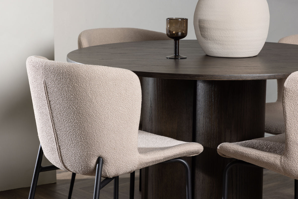 Olivia Matbord med Modesto Stolarna – Bord: ⌀110 Stol: 54x79,5x48