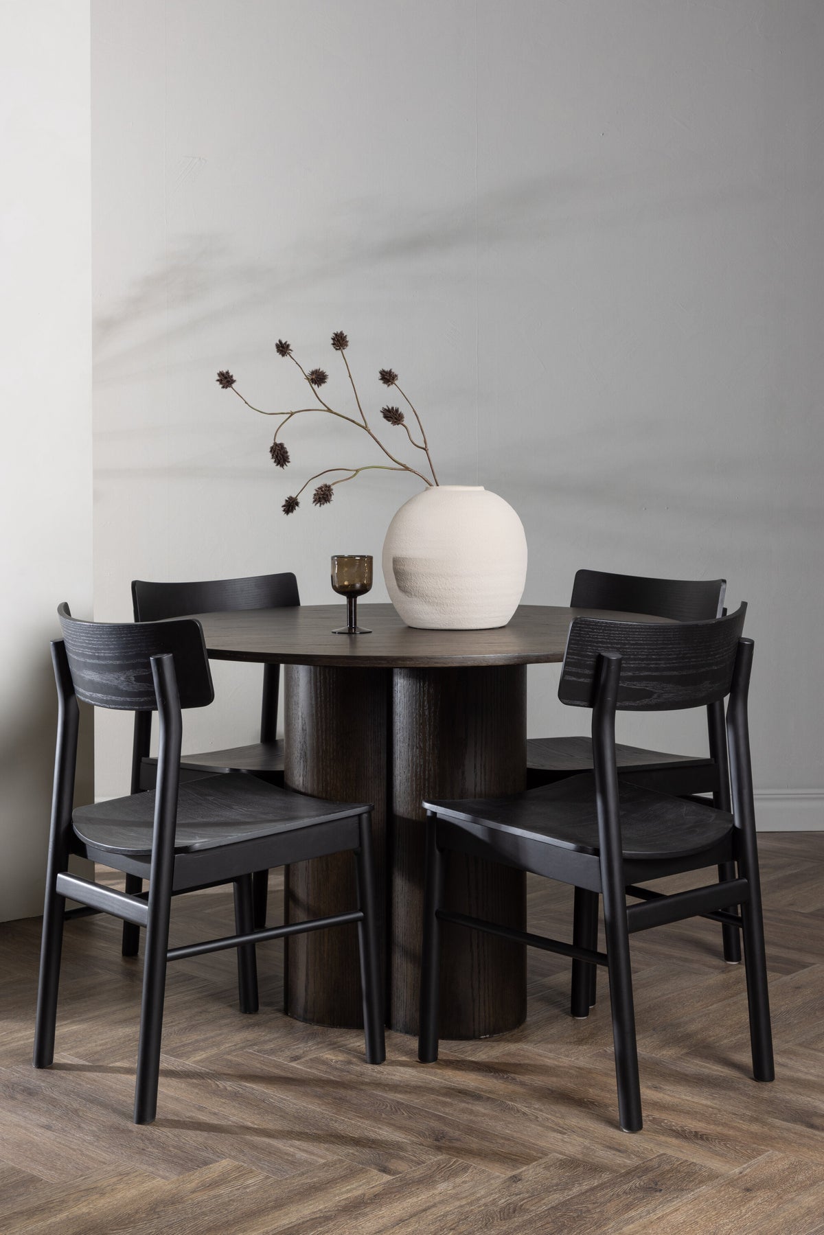 Olivia Matbord med Montros Stolarna – 110x110