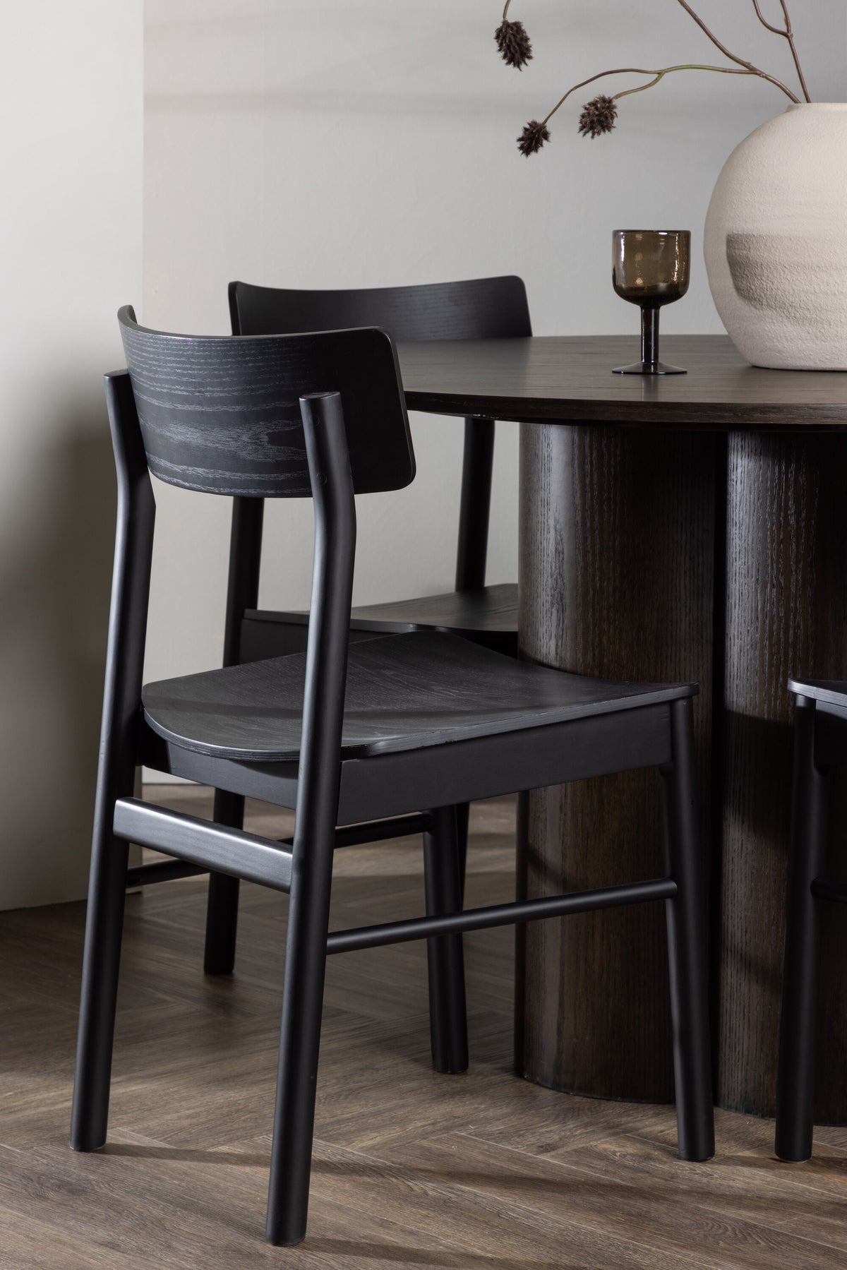 Olivia Matbord med Montros Stolarna – 110x110