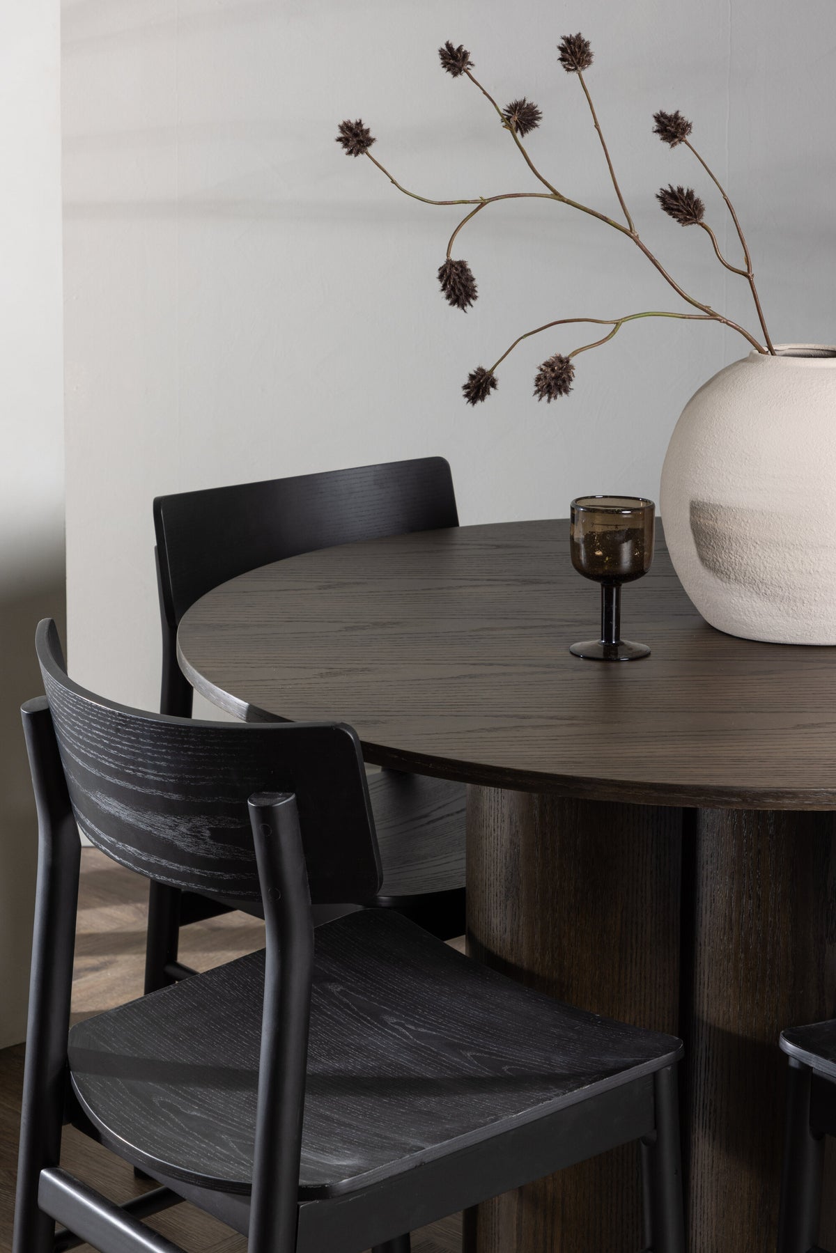 Olivia Matbord med Montros Stolarna – 110x110