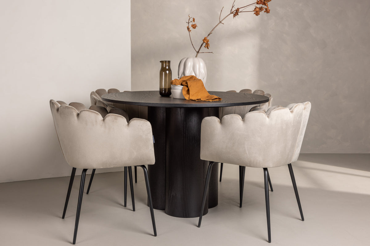 Olivia Matbord med Limhamn Stolarna – Bord: ⌀110 Stol: 51x76,5x46