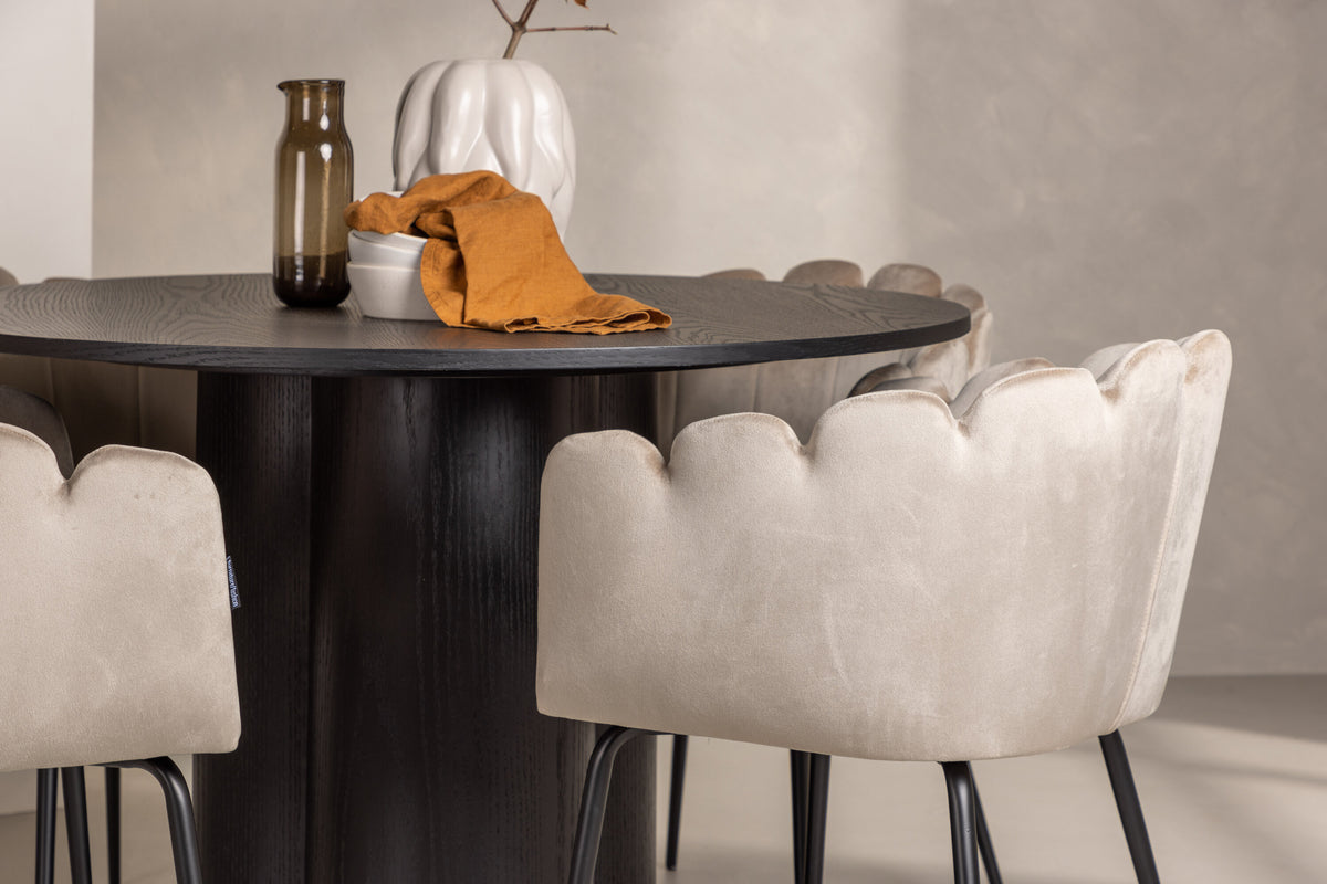 Olivia Matbord med Limhamn Stolarna – Bord: ⌀110 Stol: 51x76,5x46