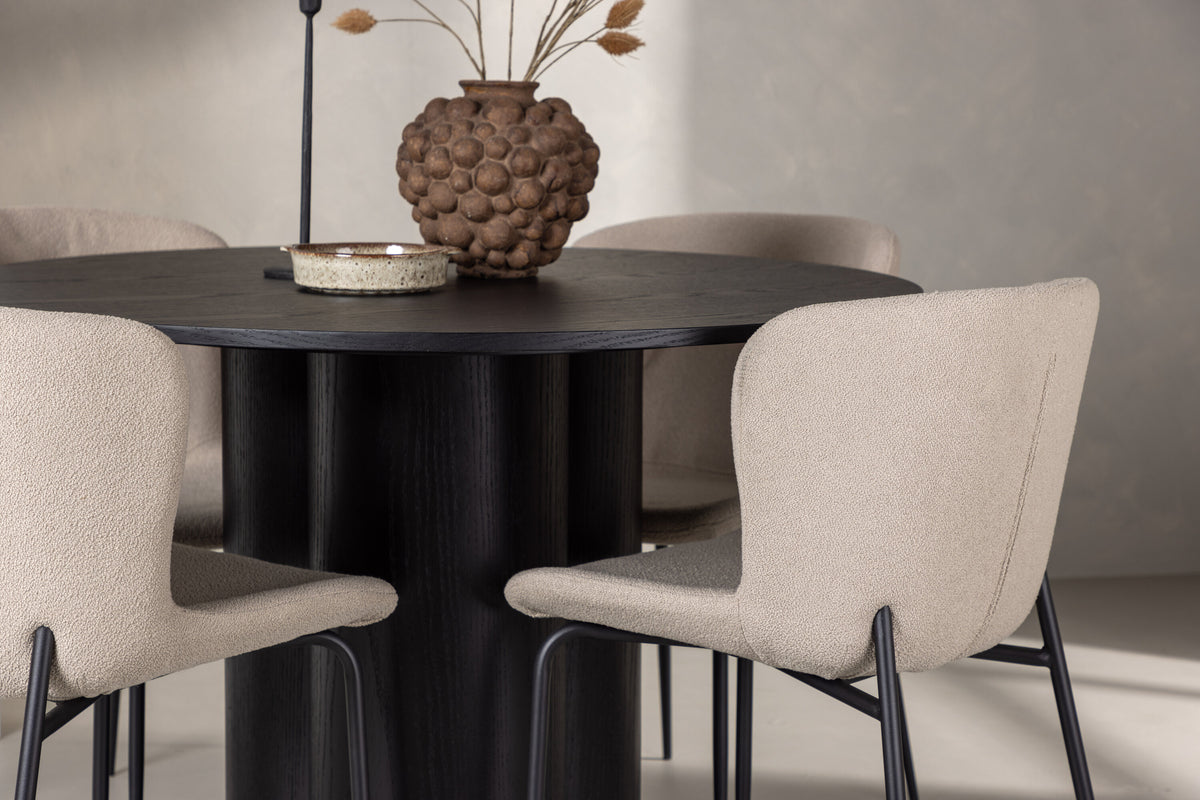 Olivia Matbord med Modesto Stolarna – Bord: ⌀110 Stol: 54x79,5x48