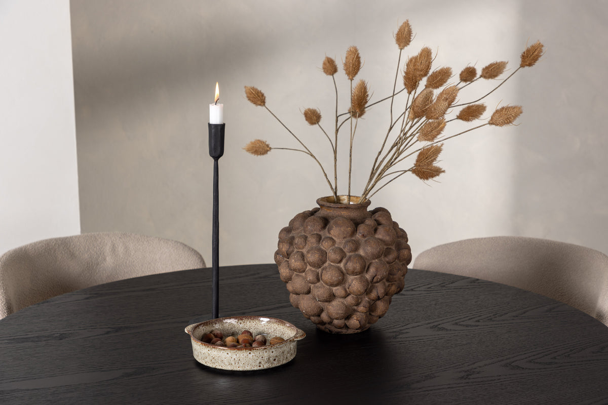 Olivia Matbord med Modesto Stolarna – Bord: ⌀110 Stol: 54x79,5x48