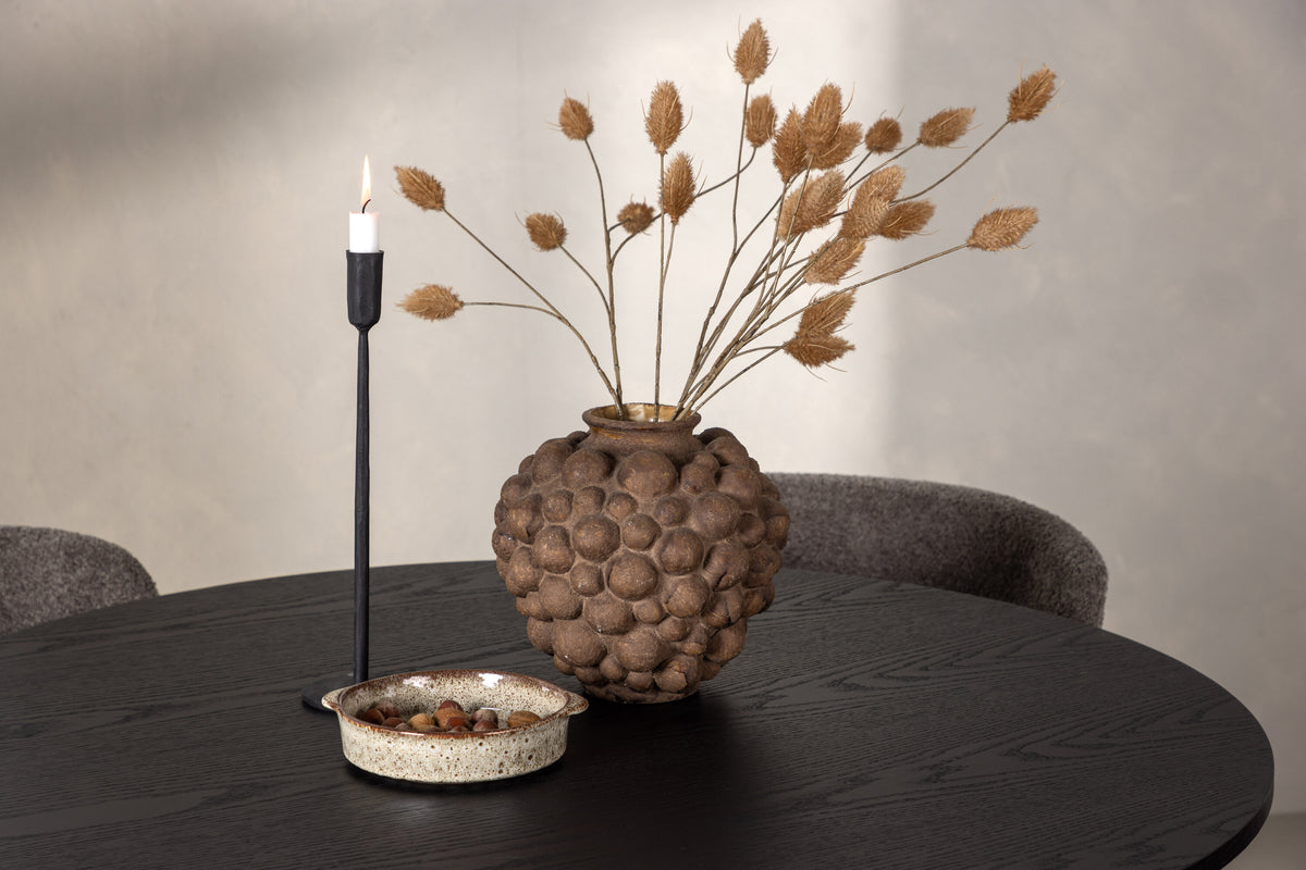 Olivia Matbord med Modesto Stolarna – Bord: ⌀110 Stol: 54x79,5x48