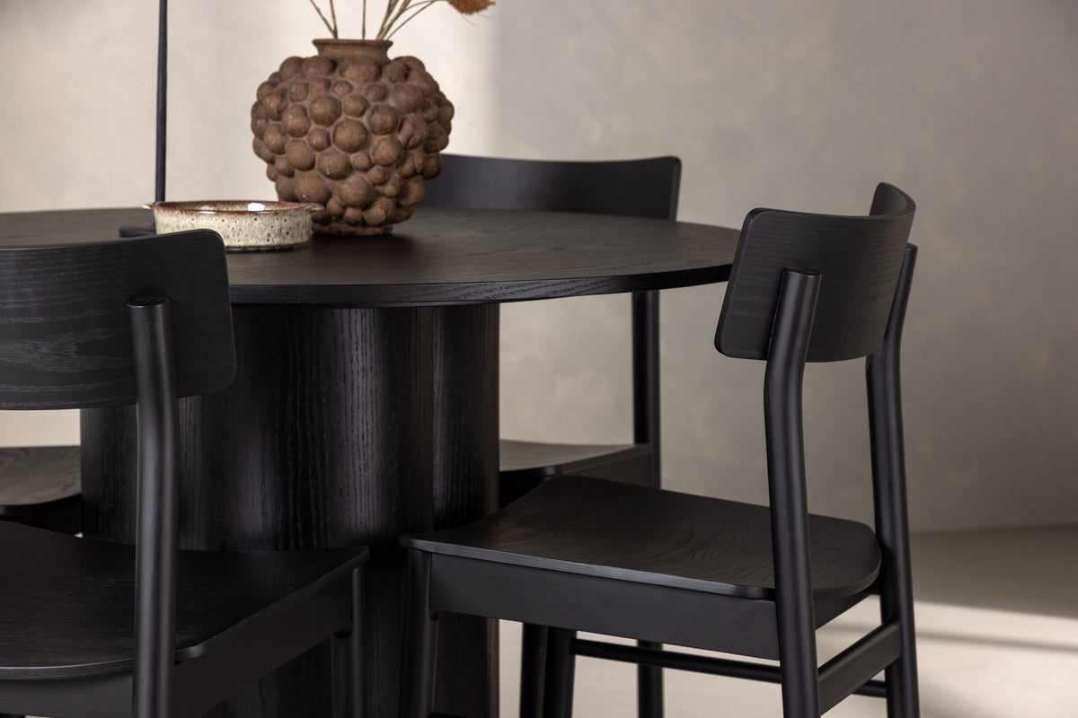 Olivia Matbord med Montros Stolarna – Bord: ⌀110 Stol: 48x82x45,5