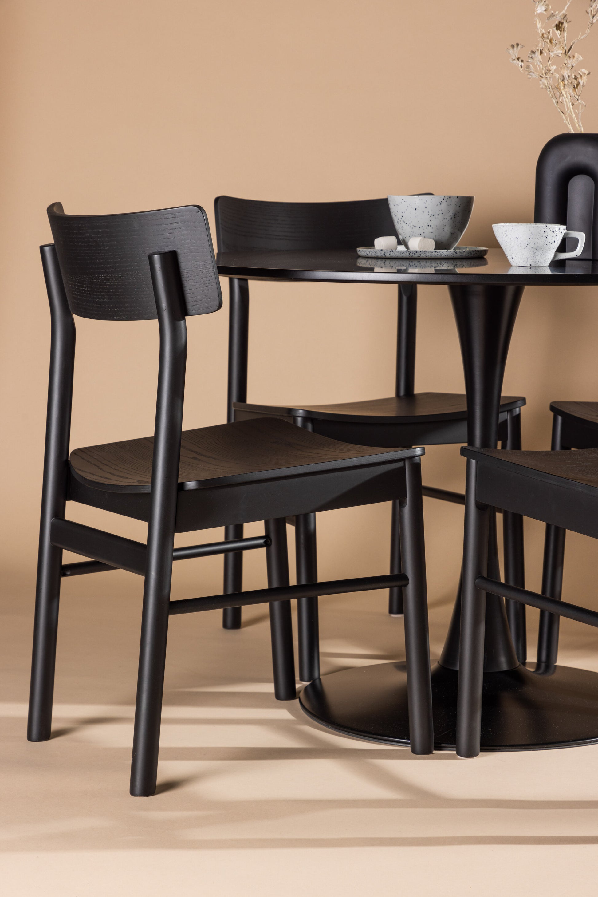 Glade Matbord med Montros Stolarna Matgrupp
