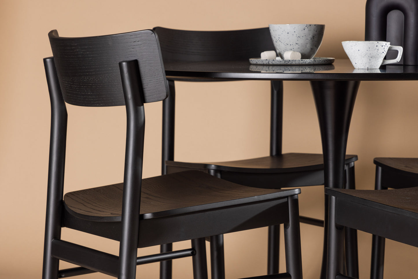 Glade Matbord med Montros Stolarna Matgrupp