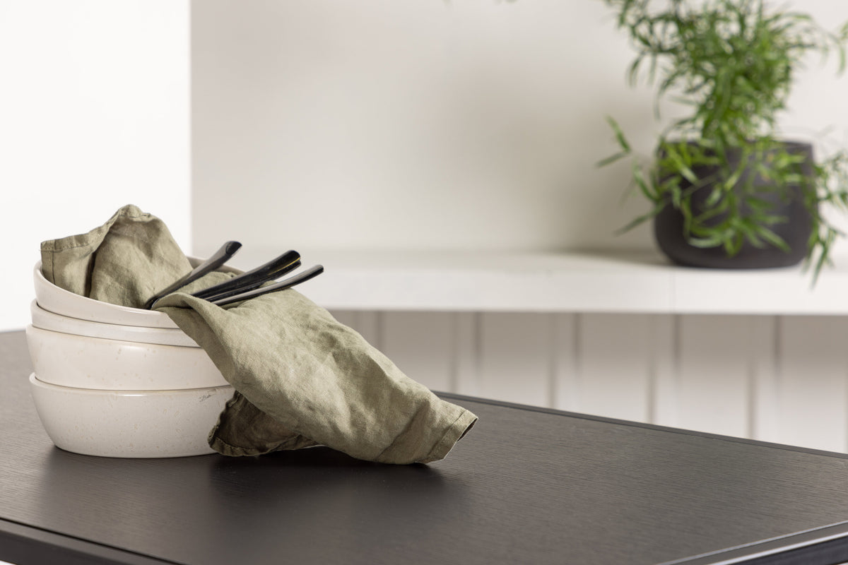 Brea Matbord med Tempe Stolarna – Bord: 105x120x60 Stol: 43x76x43