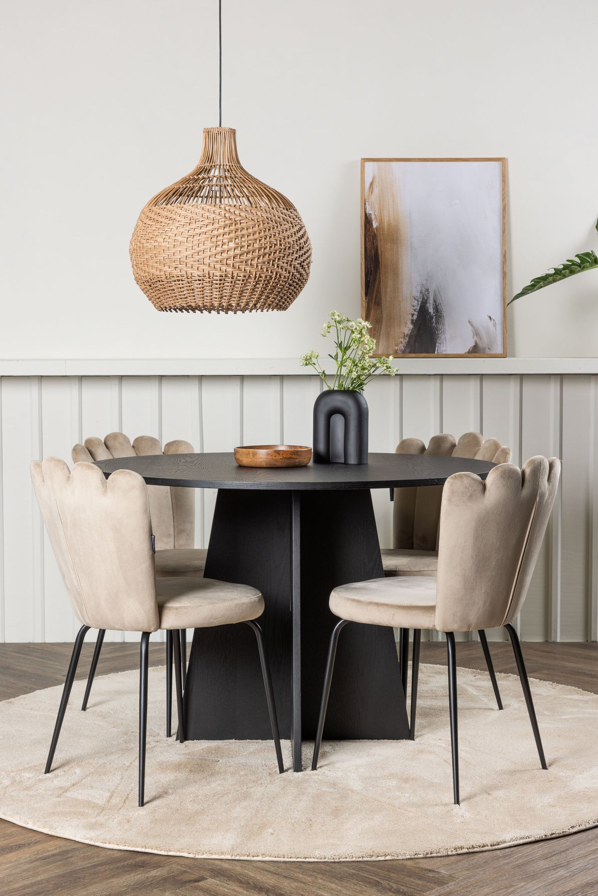 Bootcut Matbord med Limhamn Stolarna – Bord: ⌀110 Stol: 42x82x44