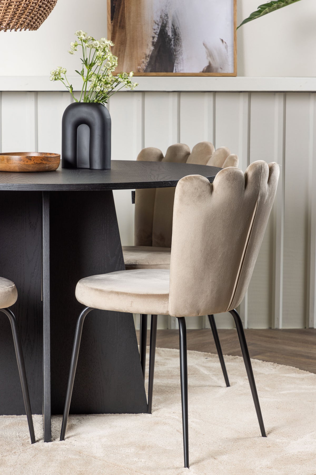 Bootcut Matbord med Limhamn Stolarna – Bord: ⌀110 Stol: 42x82x44