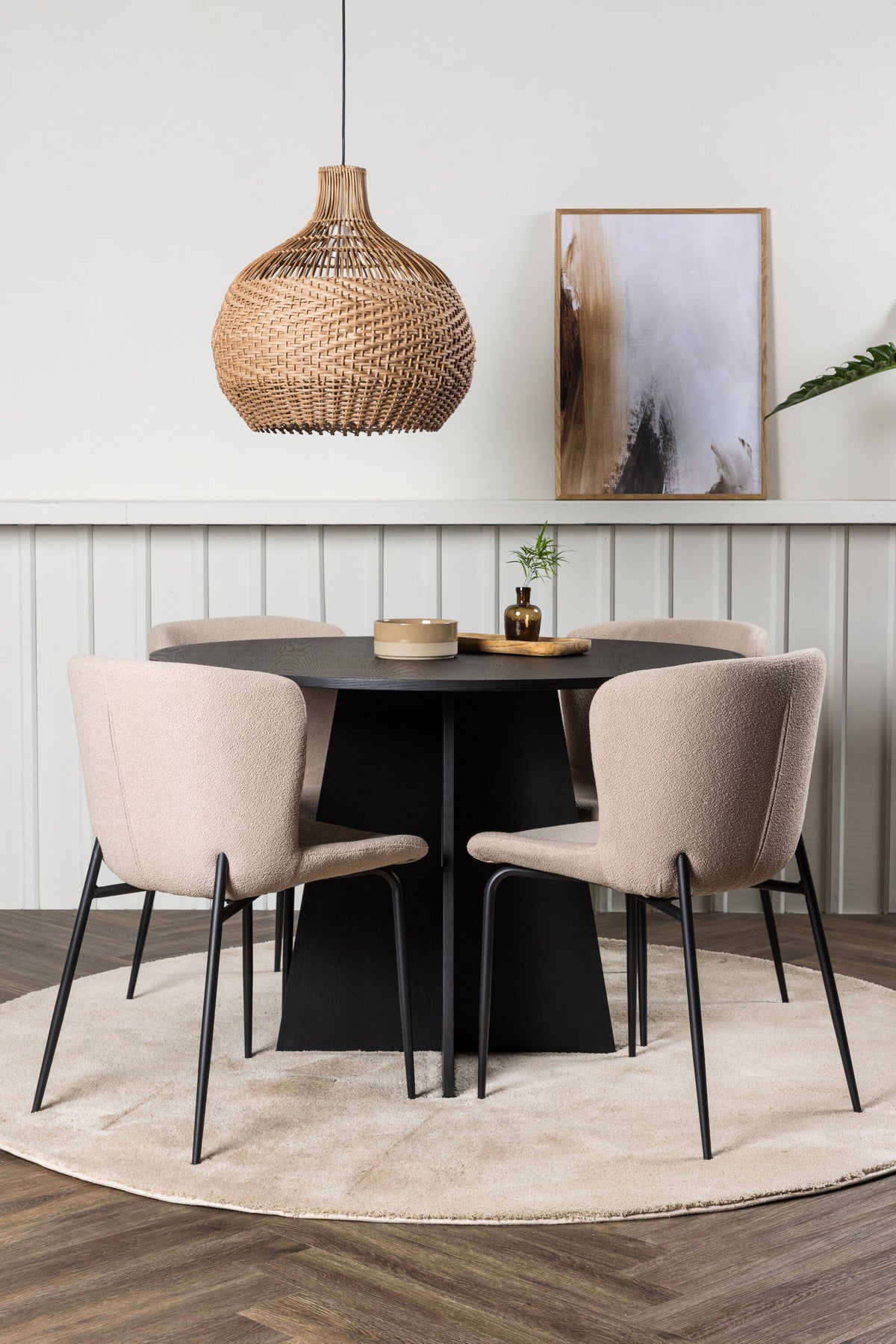 Bootcut Matbord med Modesto Stolarna – Bord: ⌀110 Stol: 54x79,5x48