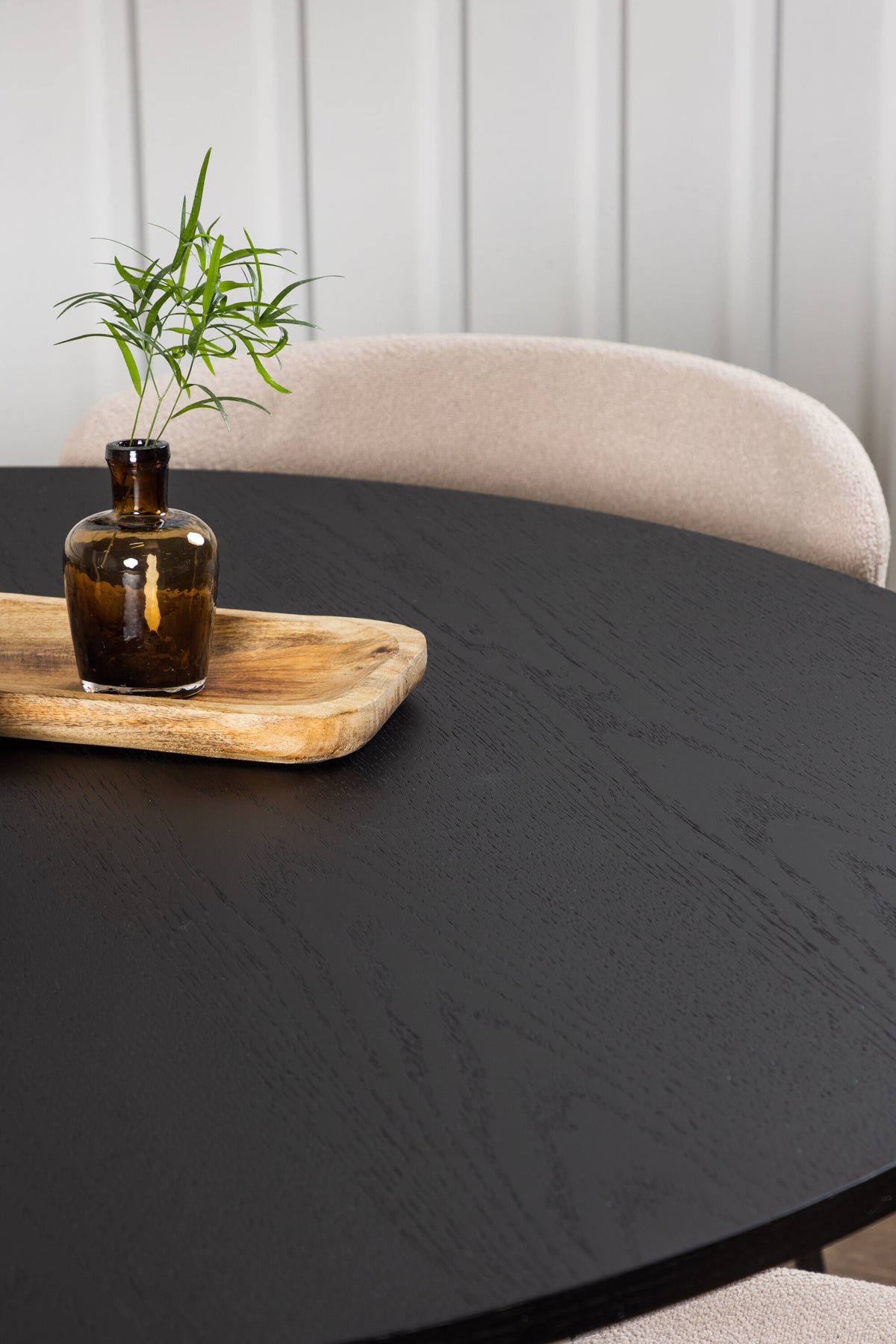 Bootcut Matbord med Modesto Stolarna – Bord: ⌀110 Stol: 54x79,5x48