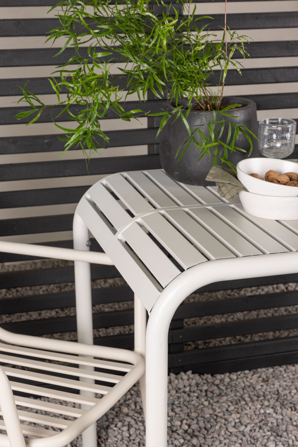 Borneo Rektangulär Matgrupp – Bord: 75x70x70 Stol: 64x85x57