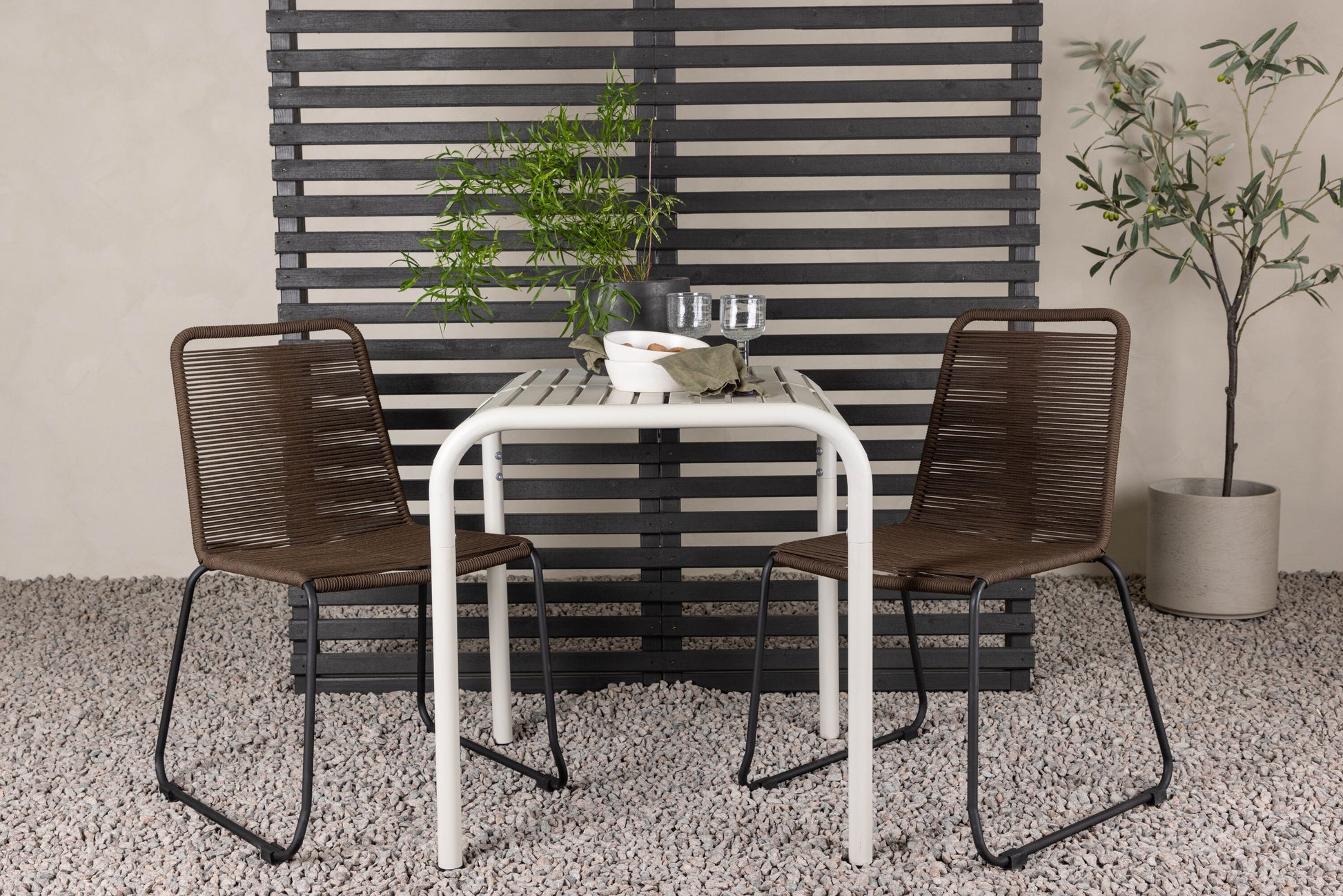 Borneo Rektangulär Matgrupp – Bord: 75x70x70 Stol: 59x86x57