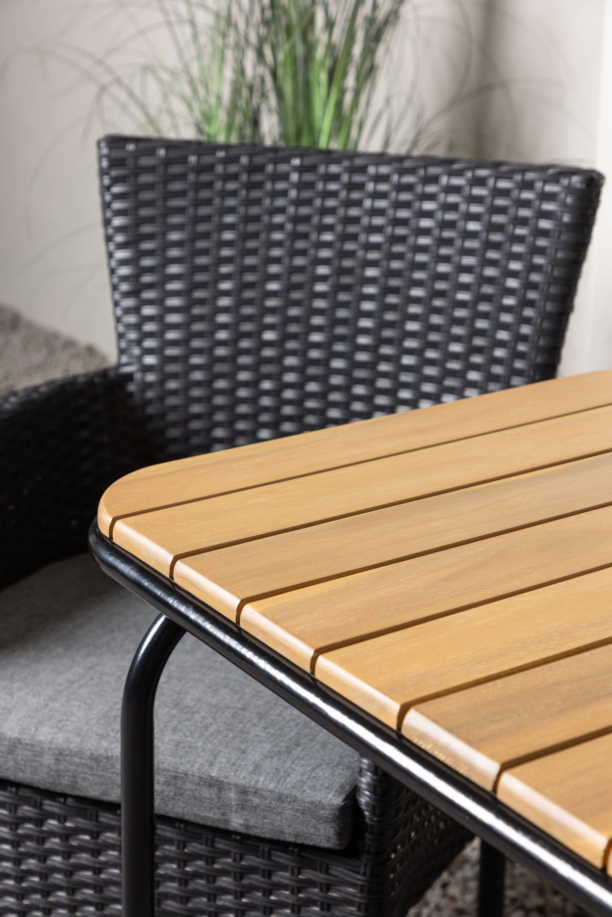 Holmbeck Rektangulär Matgrupp – Bord: 74x70x88 Stol: 60x86,5x58