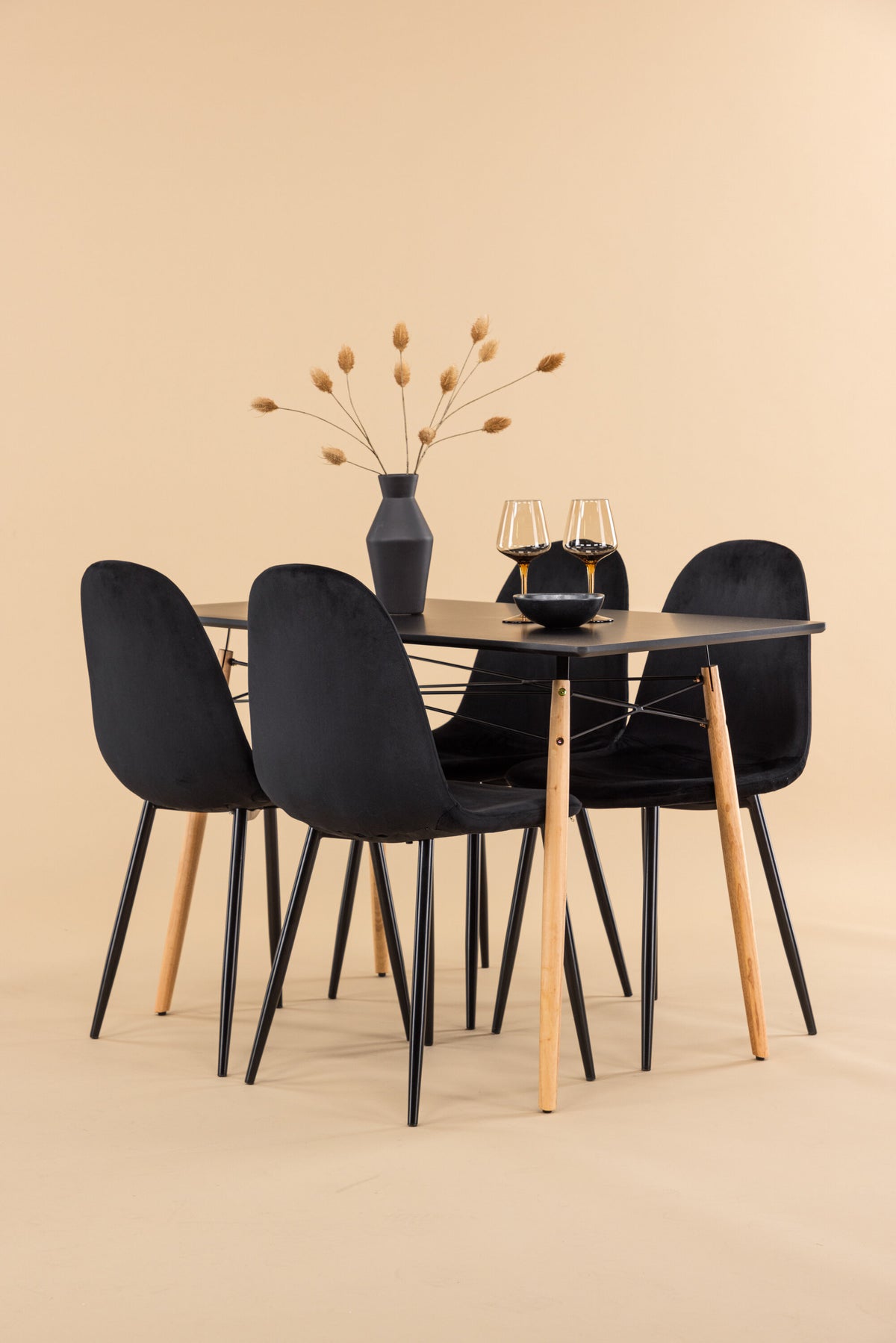 Danburi Matbord med Polar Stolarna – MDF