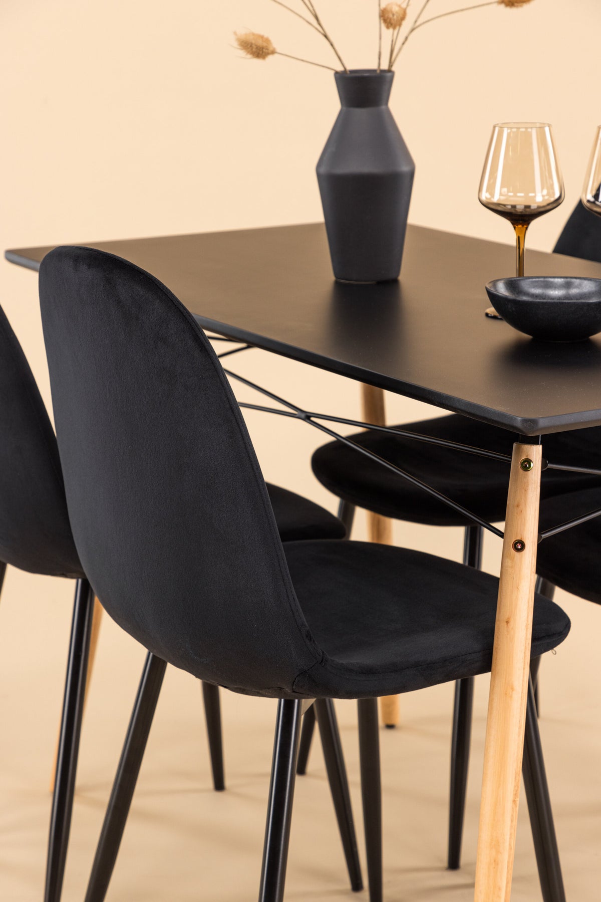 Danburi Matbord med Polar Stolarna – MDF