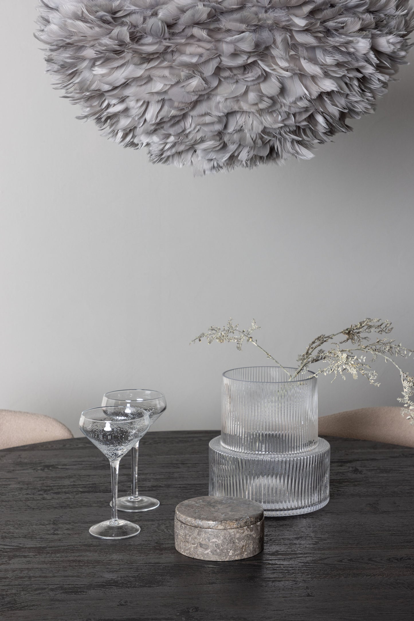 Lanzo Matbord med Modesto Stolarna – Bord: ⌀120 Stol: 54x79,5x48