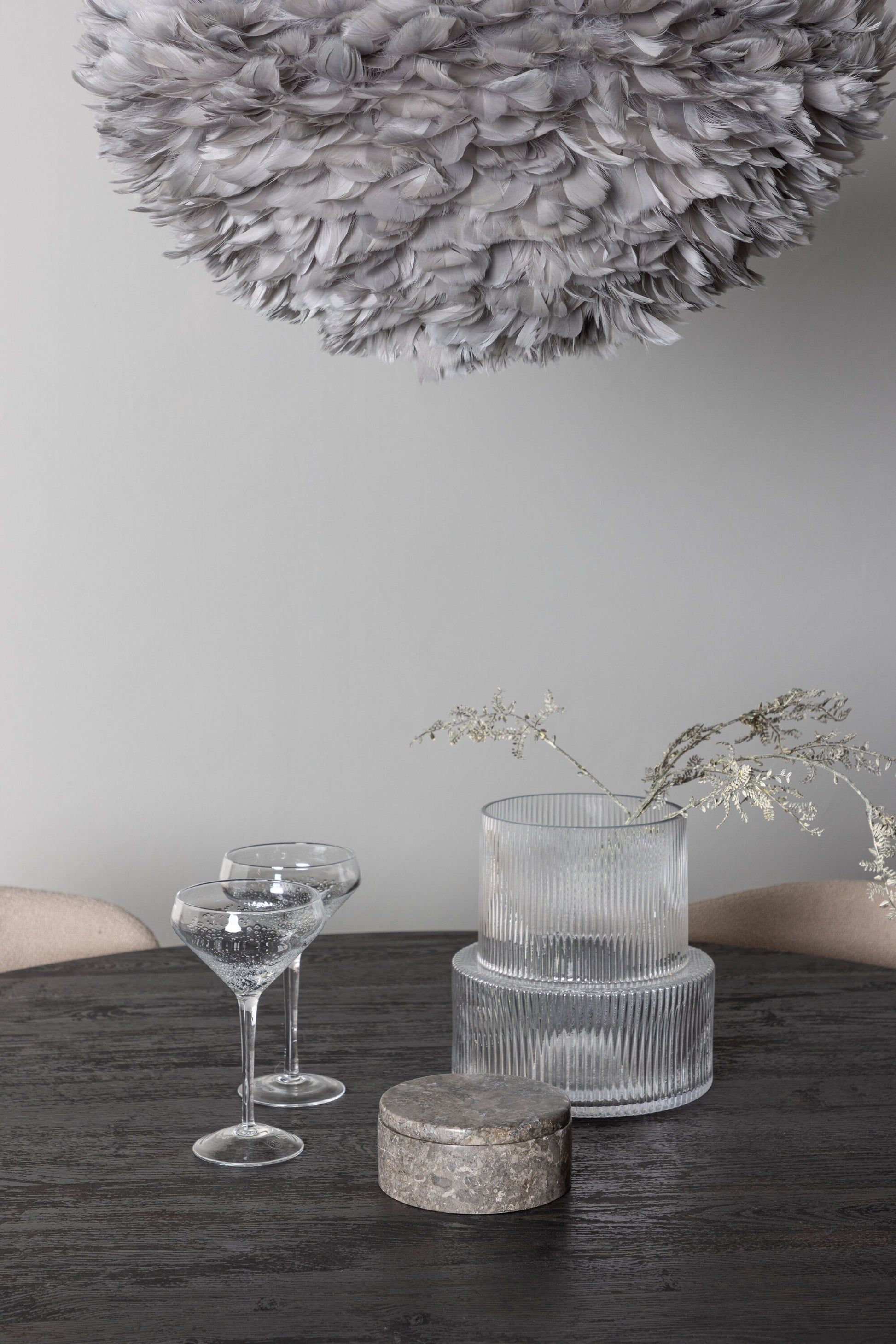 Lanzo Matbord med Modesto Stolarna – Bord: ⌀120 Stol: 54x79,5x48