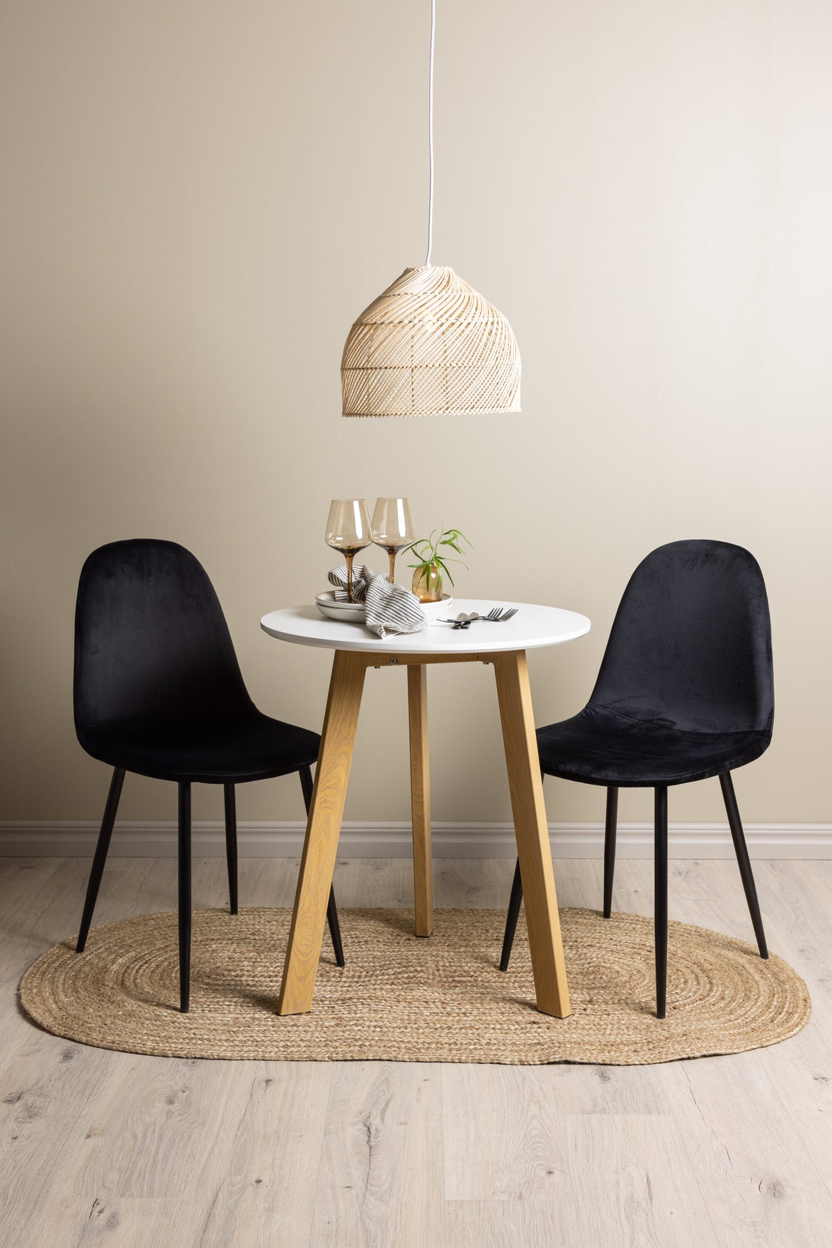 Leonora Matbord med Polar Stolarna