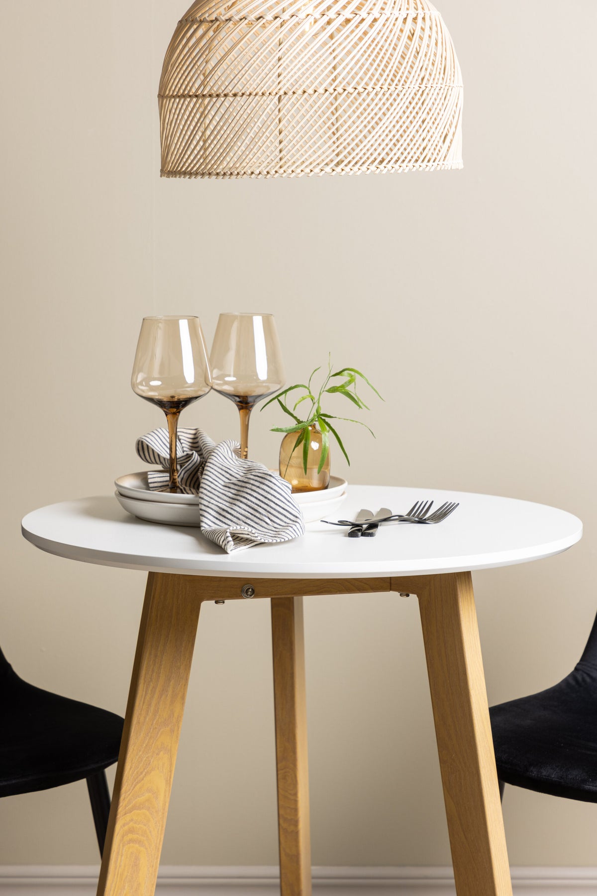Leonora Matbord med Polar Stolarna