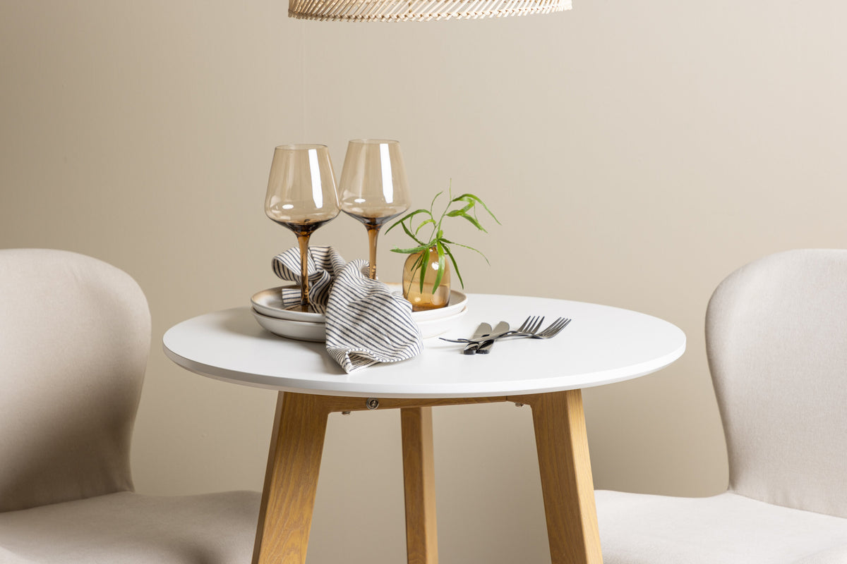 Leonora Matbord med Lilja Stolarna
