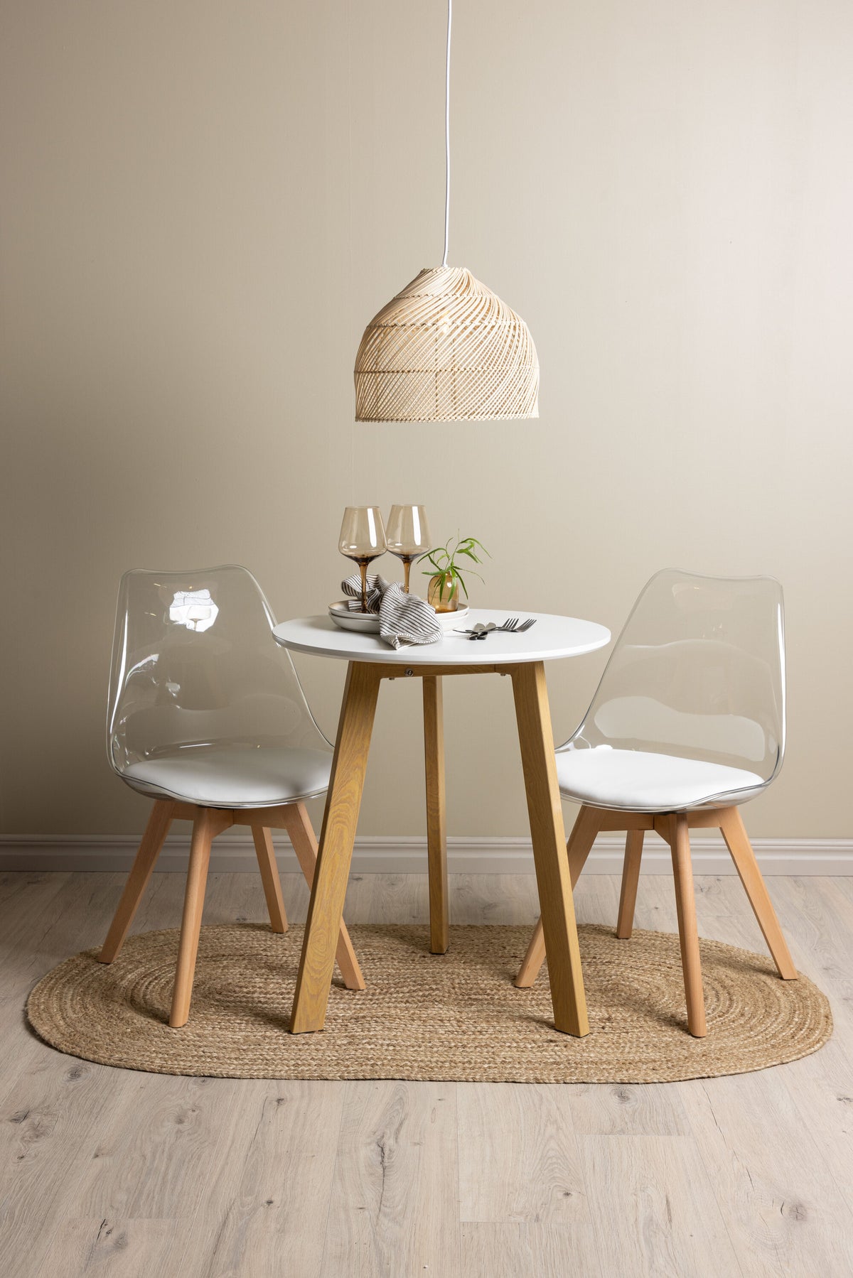 Leonora Matbord med Edvin Stolarna