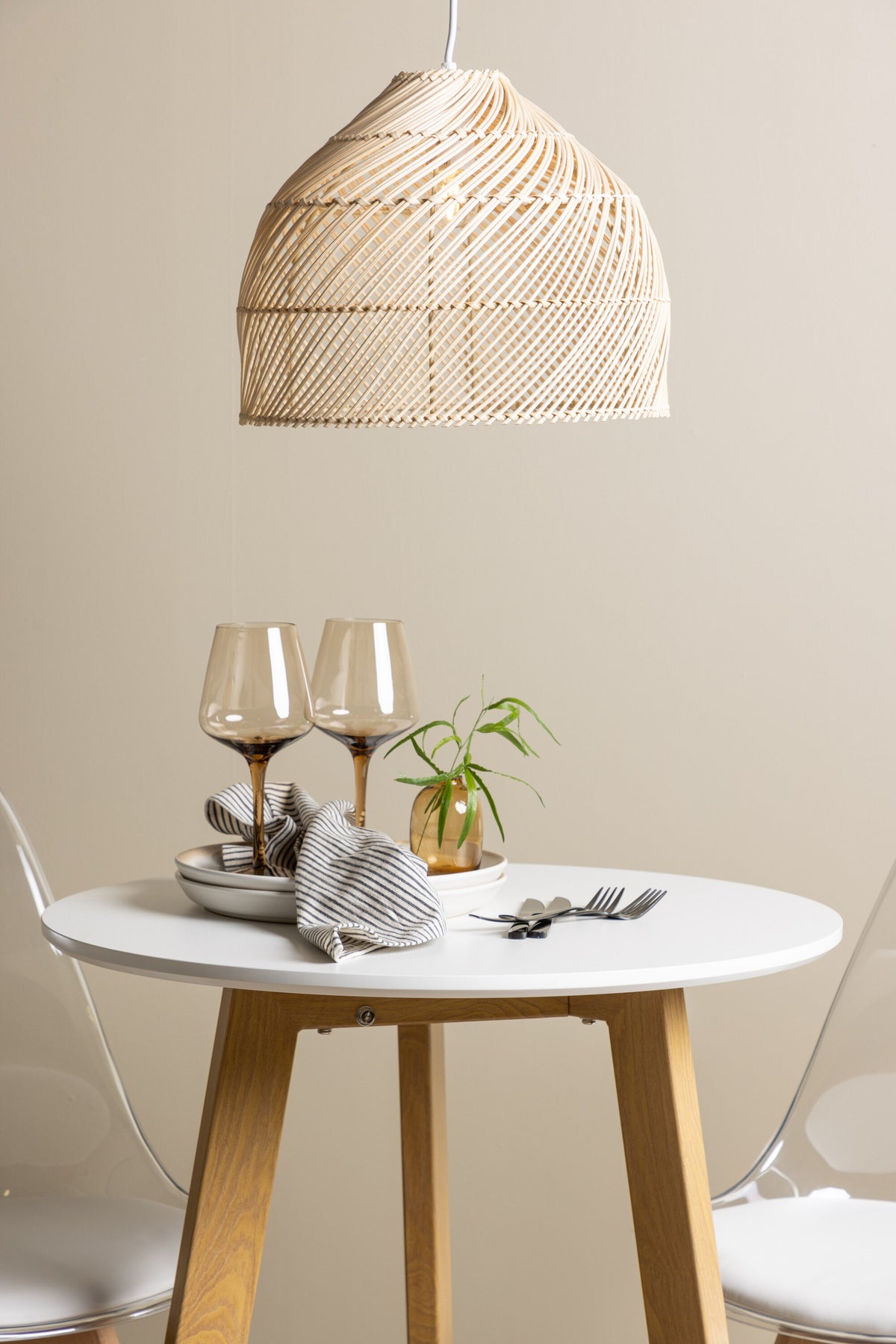 Leonora Matbord med Edvin Stolarna