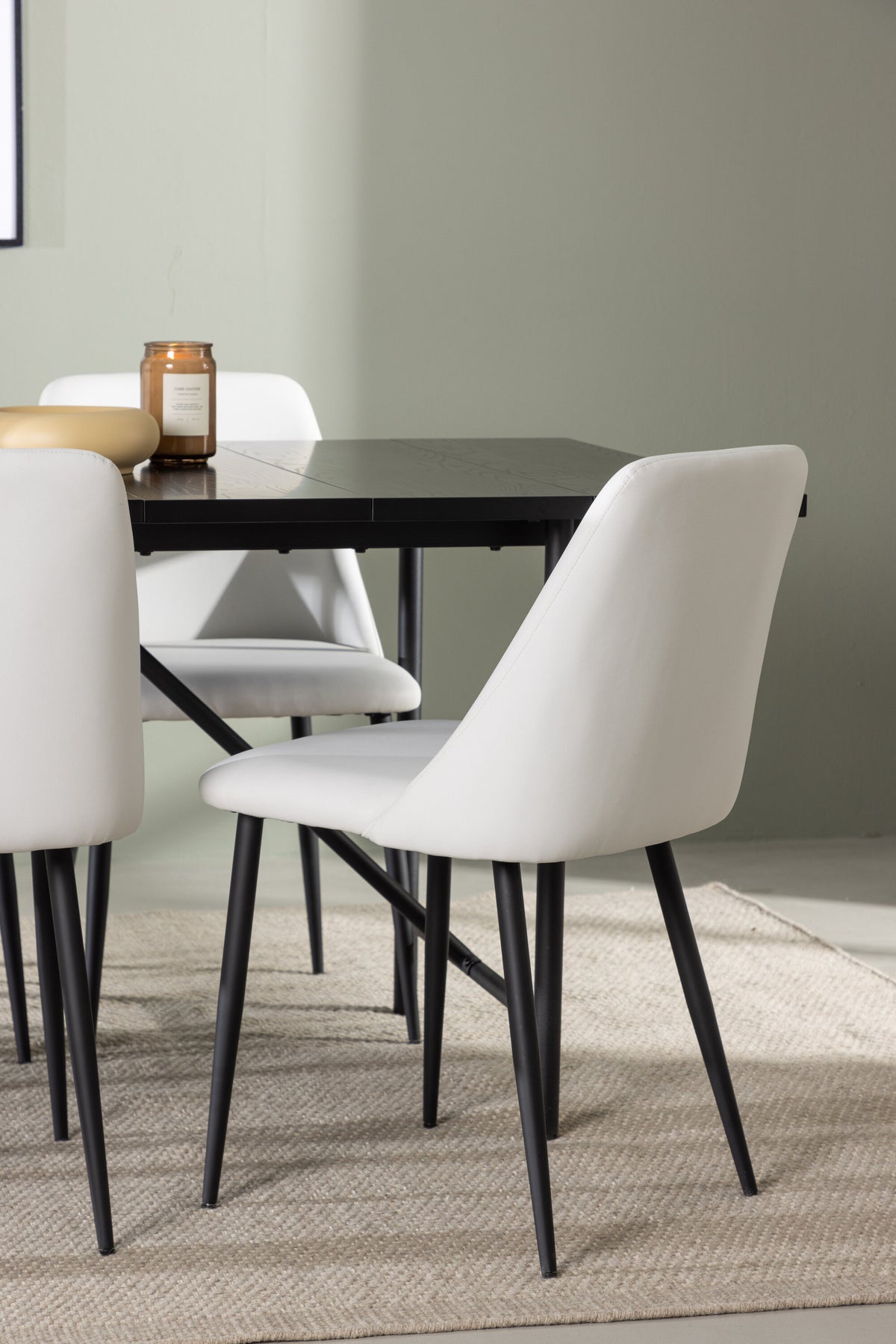 Astrid Matbord med Night Stolarna – Bord: 75x200x90 Stol: 56x87x49