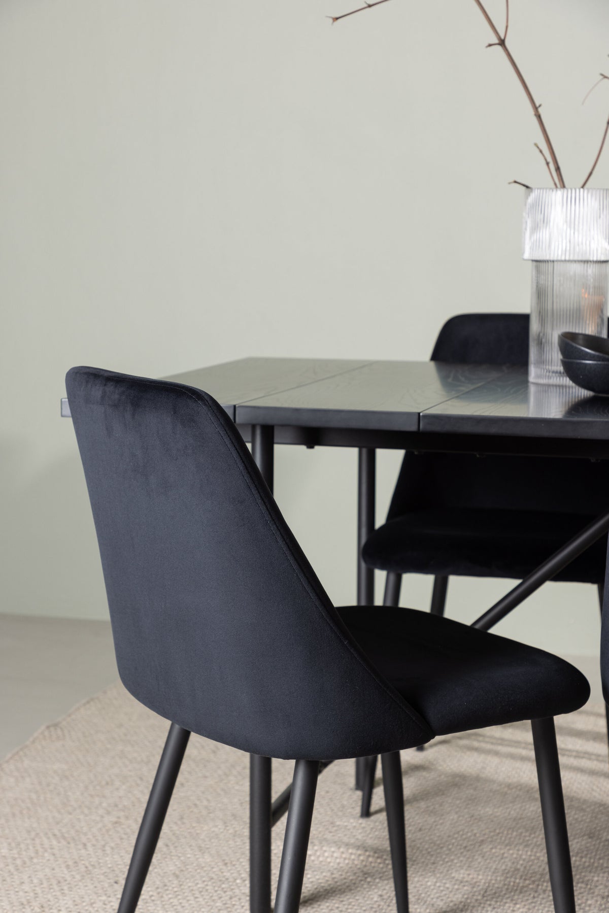 Astrid Matbord med Night Stolarna – Bord: 75x200x90 Stol: 56x87x49