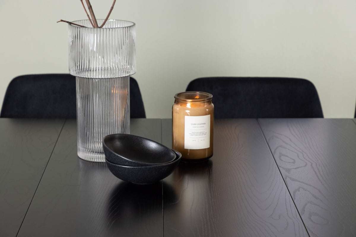 Astrid Matbord med Night Stolarna – Bord: 75x200x90 Stol: 56x87x49