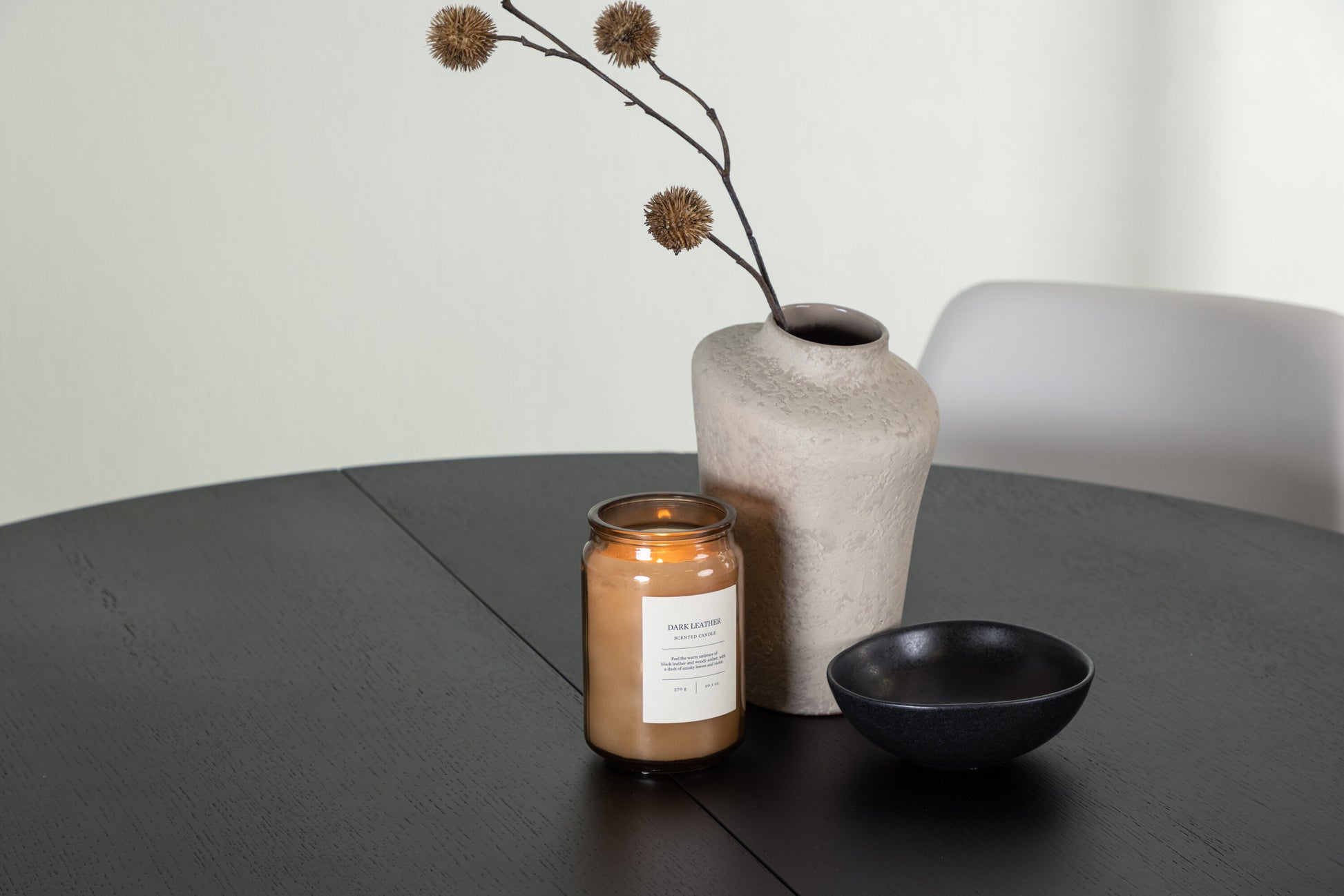 Matilda Matbord med Night Stolarna – Bord: ⌀130 Stol: 56x87x49