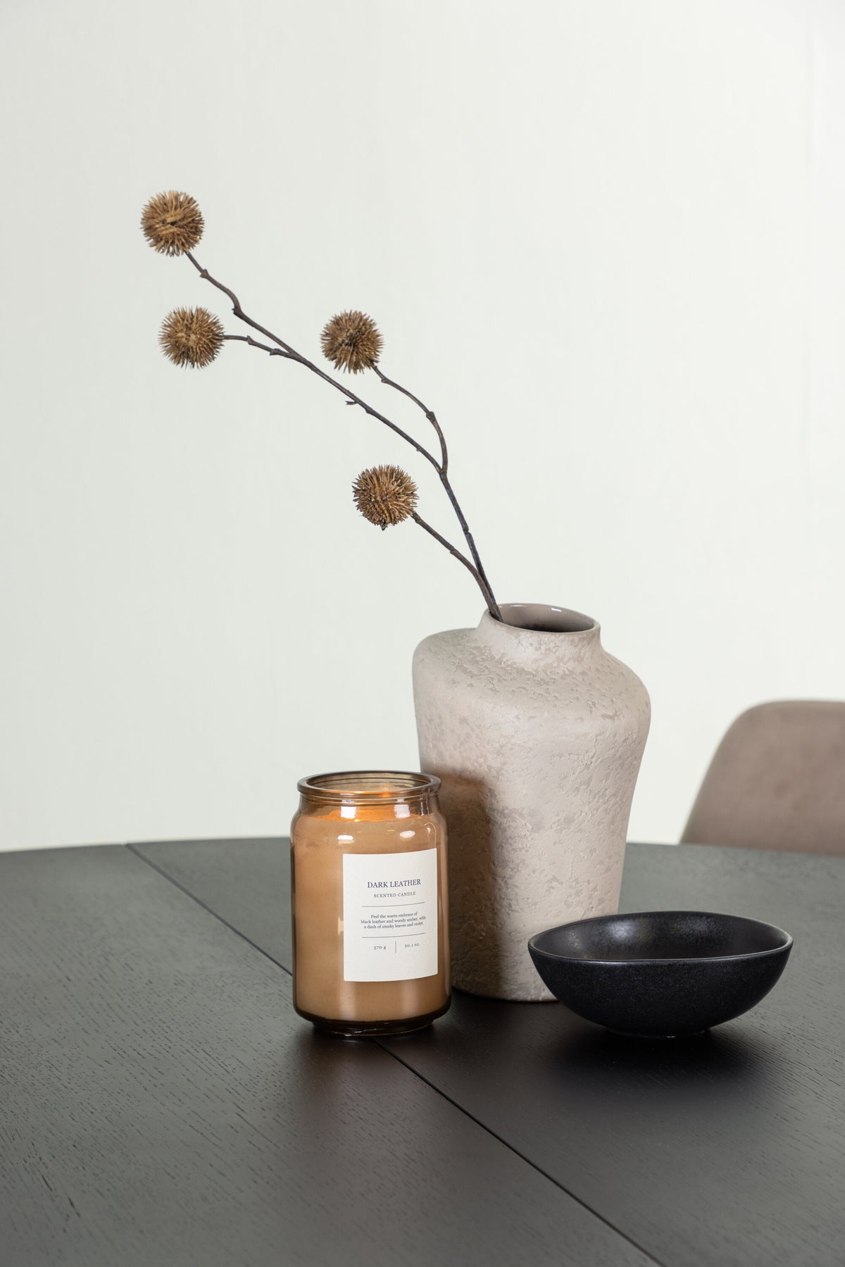 Matilda Matbord med Night Stolarna – Bord: ⌀130 Stol: 56x87x49