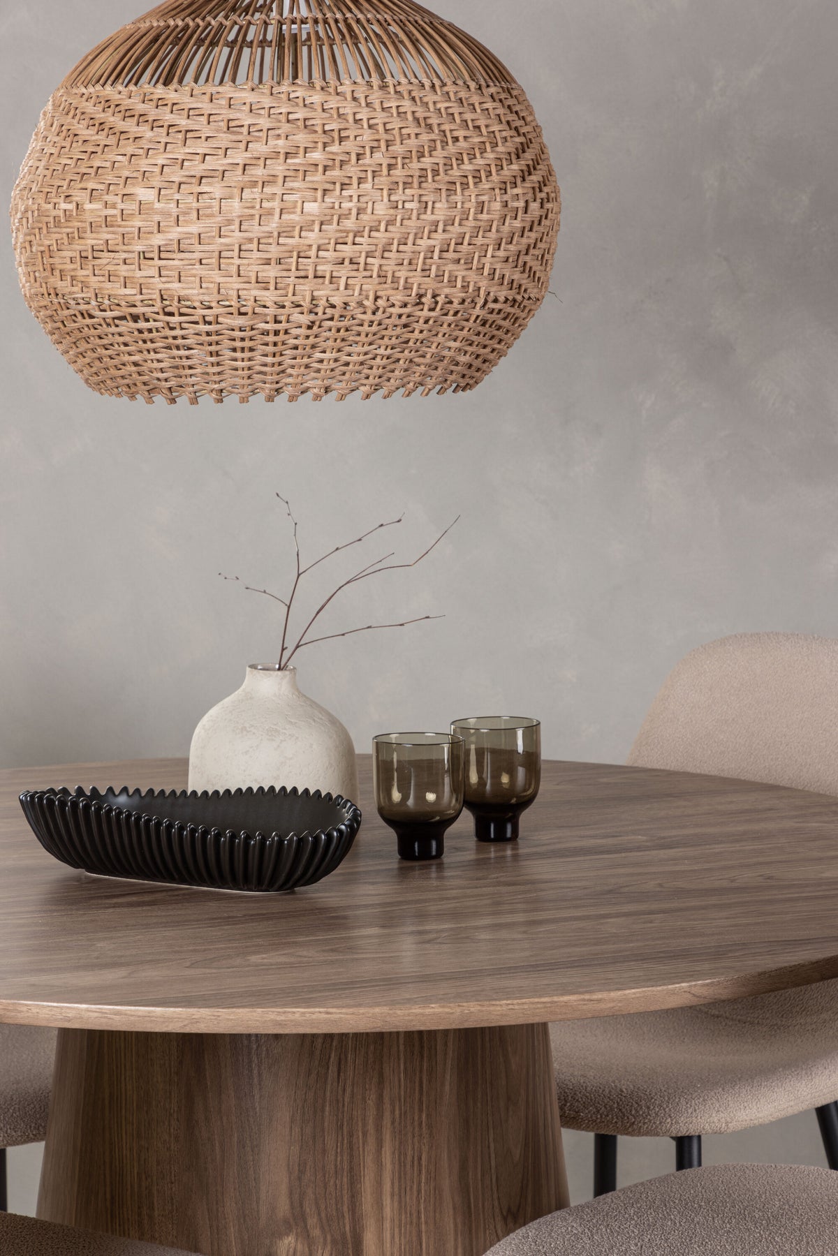 Lanzo Matbord med Polar Stolarna – Bord: ⌀120 Stol: 52x90x45