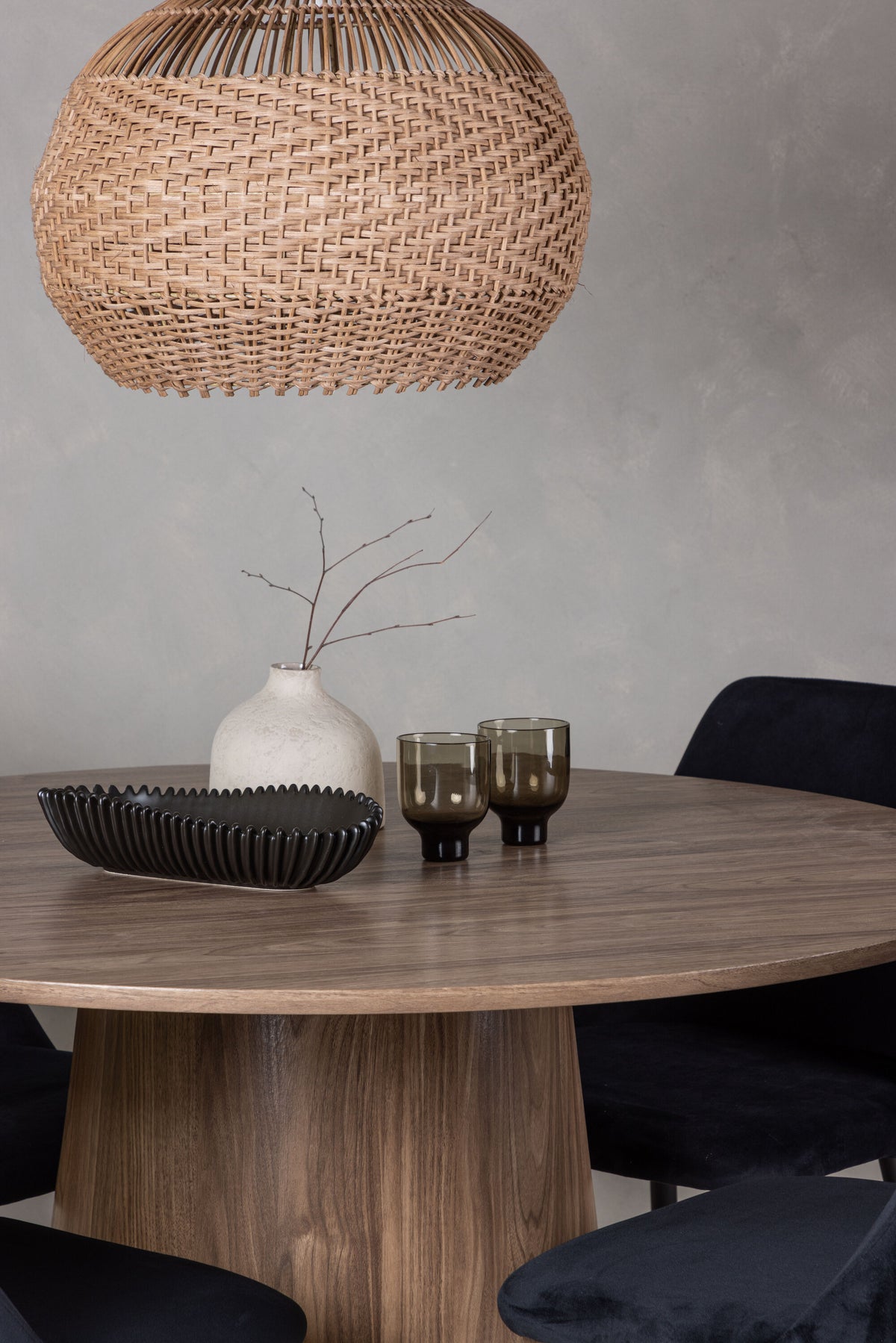 Lanzo Matbord med Night Stolarna – Bord: ⌀120 Stol: 56x87x49
