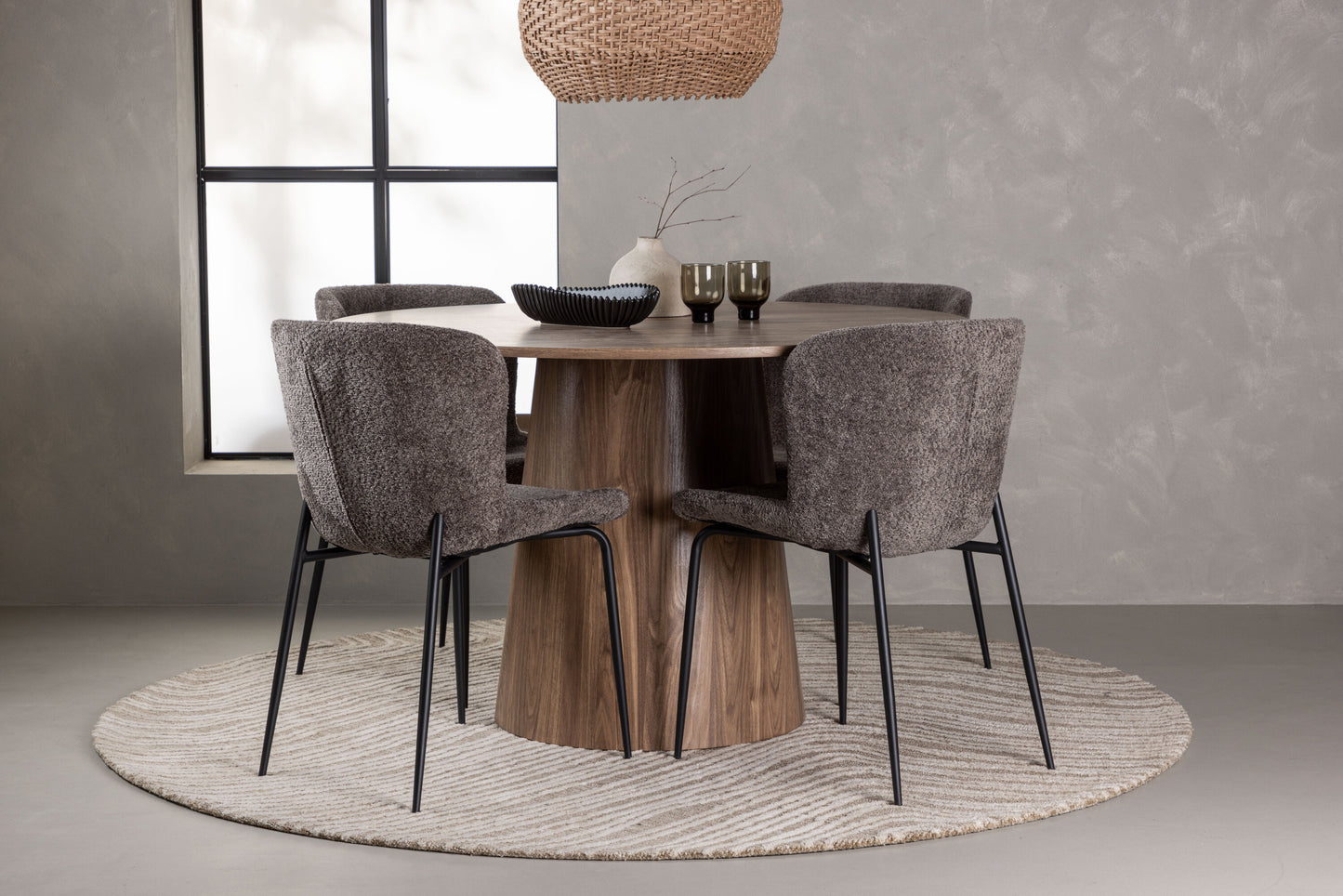 Lanzo Matbord med Modesto Stolarna – Bord: ⌀120 Stol: 54x79,5x48