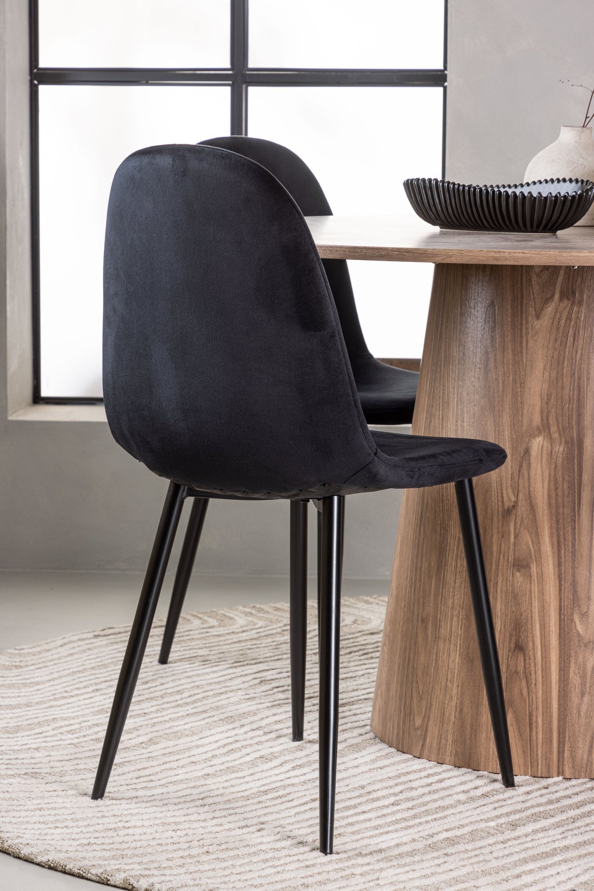 Lanzo Matbord med Polar Stolarna – Bord: ⌀120 Stol: 53,3x88x44