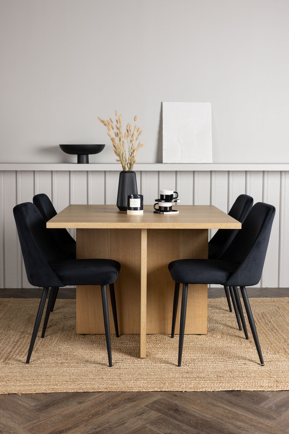 Leo Matbord med Night Stolarna – Bord: 75x100x100 Stol: 56x87x49