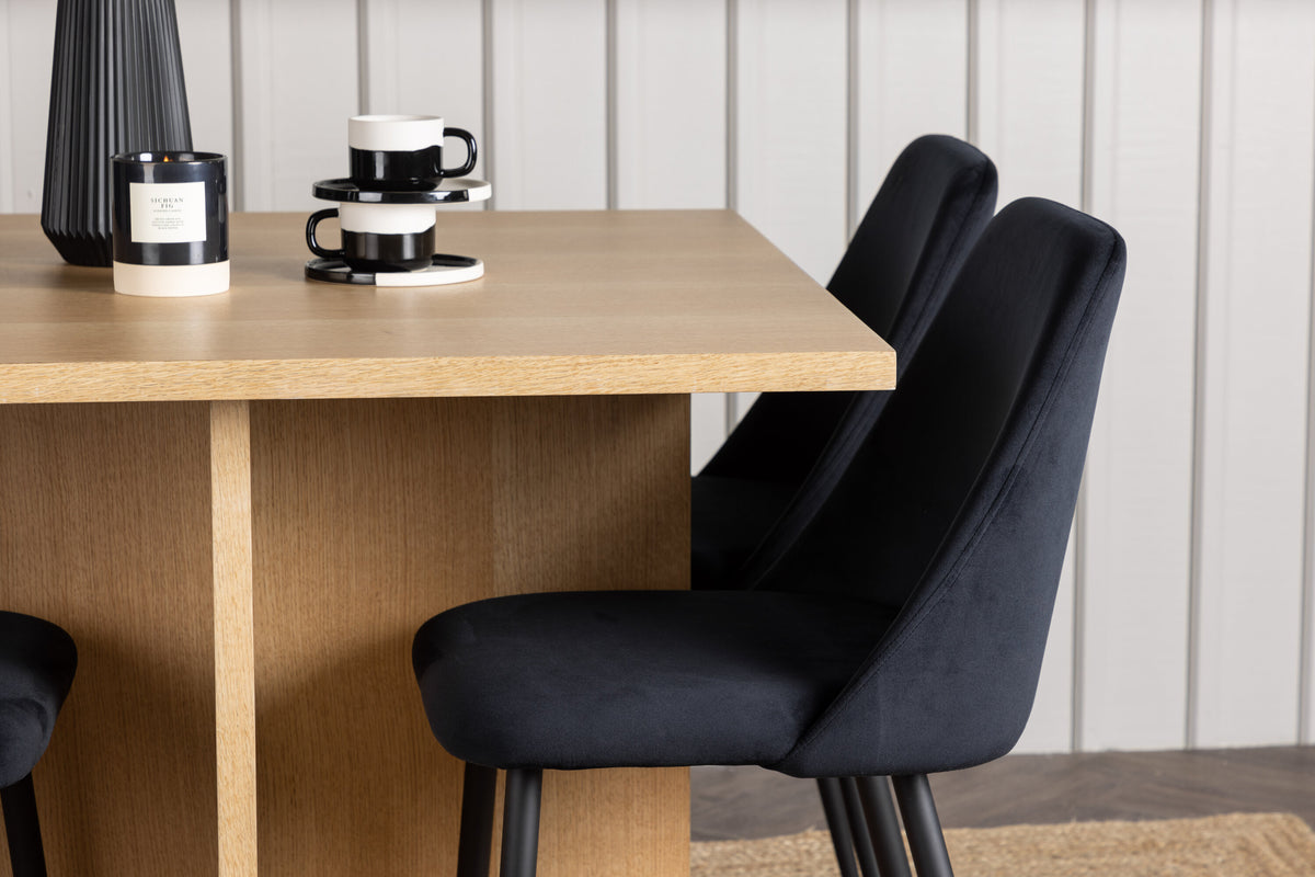Leo Matbord med Night Stolarna – Bord: 75x100x100 Stol: 56x87x49