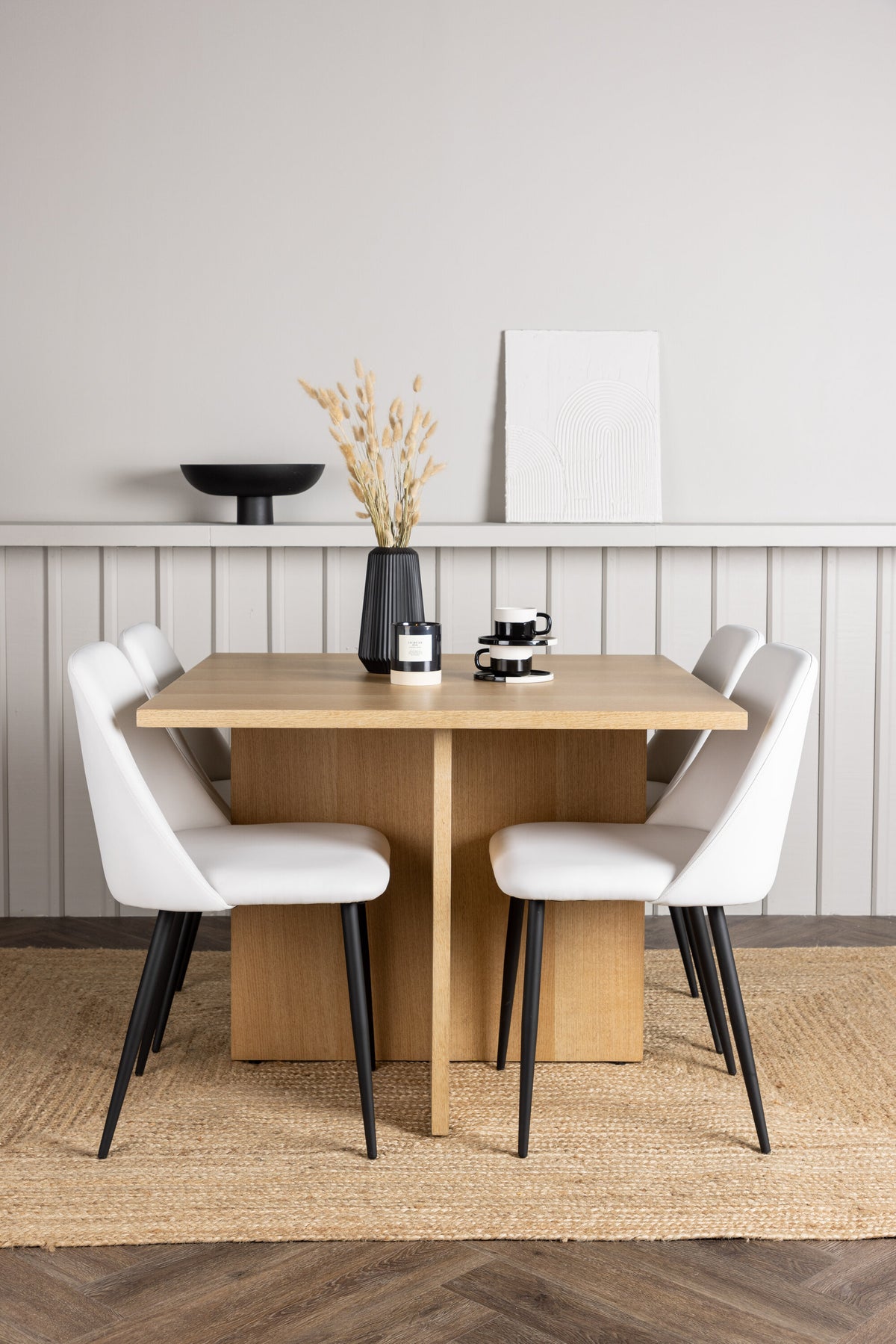 Leo Matbord med Night Stolarna – Bord: 75x100x100 Stol: 56x87x49
