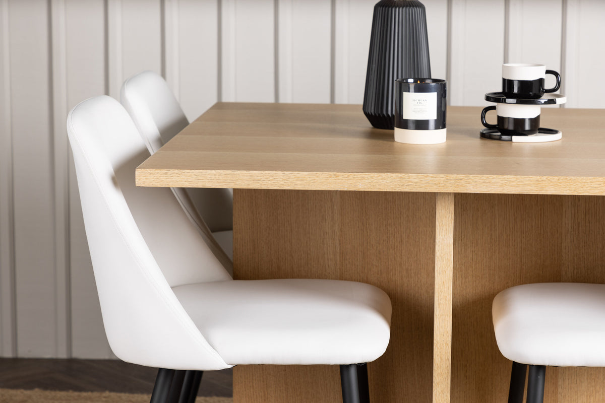 Leo Matbord med Night Stolarna – Bord: 75x100x100 Stol: 56x87x49